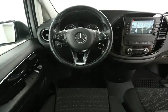 Mercedes-Benz Vito view 2