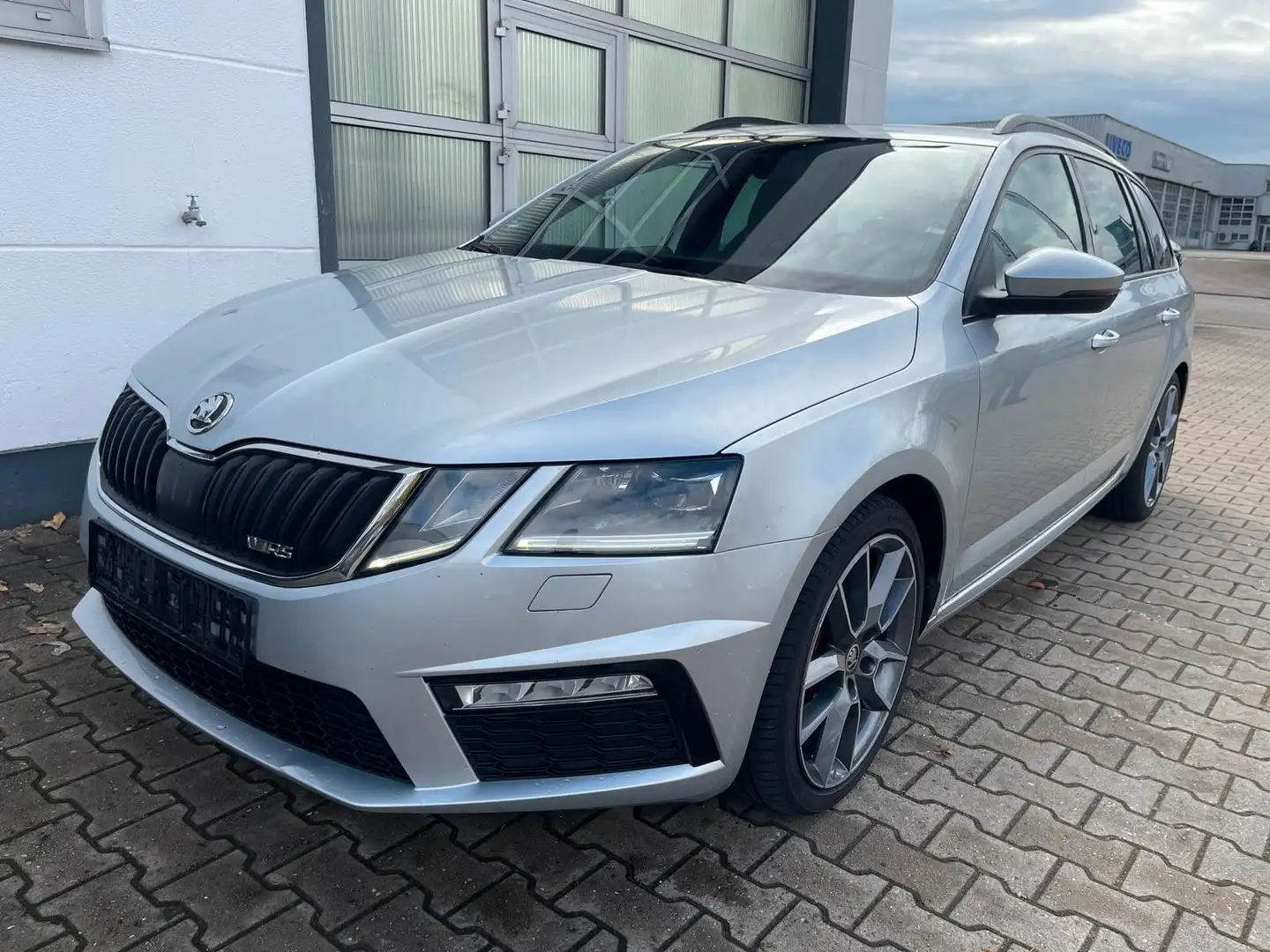Skoda Octavia Combi RS 2,0TDI/1.Hd/Pano/Navi/SHZ/MWSt. Argent - 1
