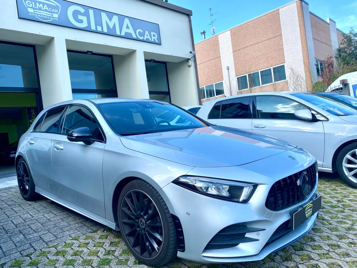 Mercedes-Benz A 220 Premium 4matic auto AMG *LUCI*BURMESTER Silver - 1