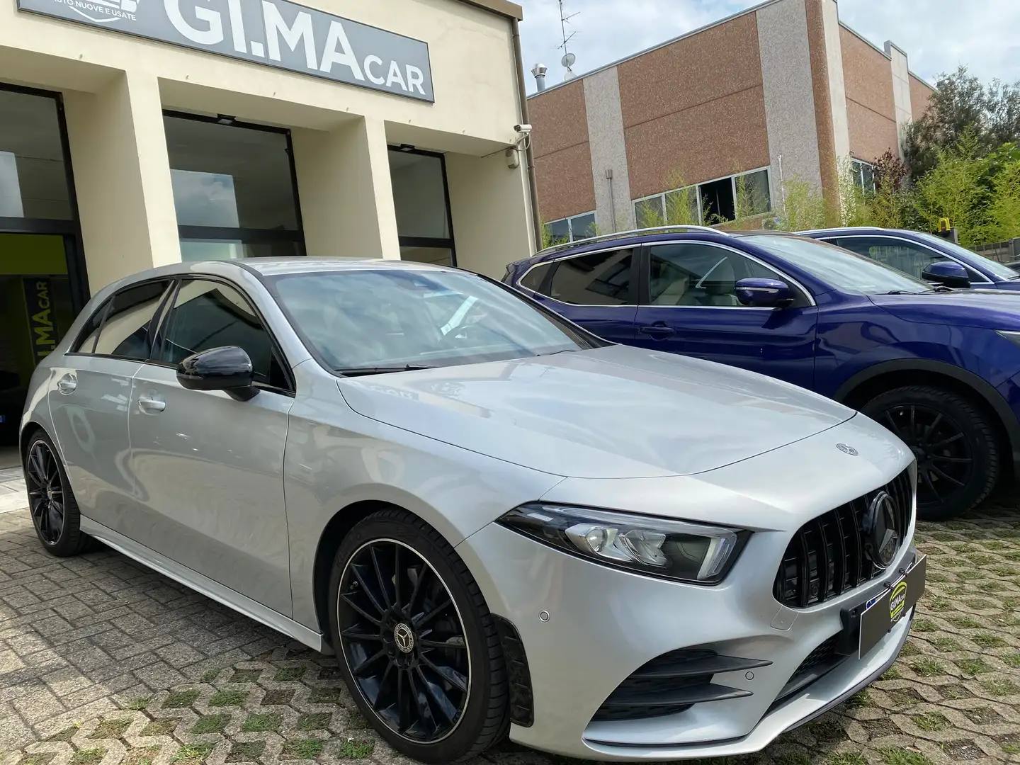 Mercedes-Benz A 220 Premium 4matic auto AMG *LUCI*BURMESTER* Argintiu - 2