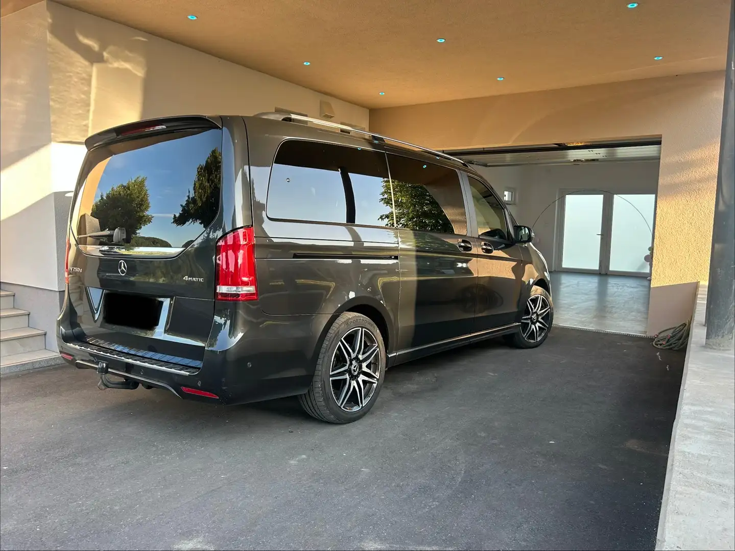 Mercedes-Benz V 250 V250d Exclusive lang 4MATIC Aut. AMG Grau - 2