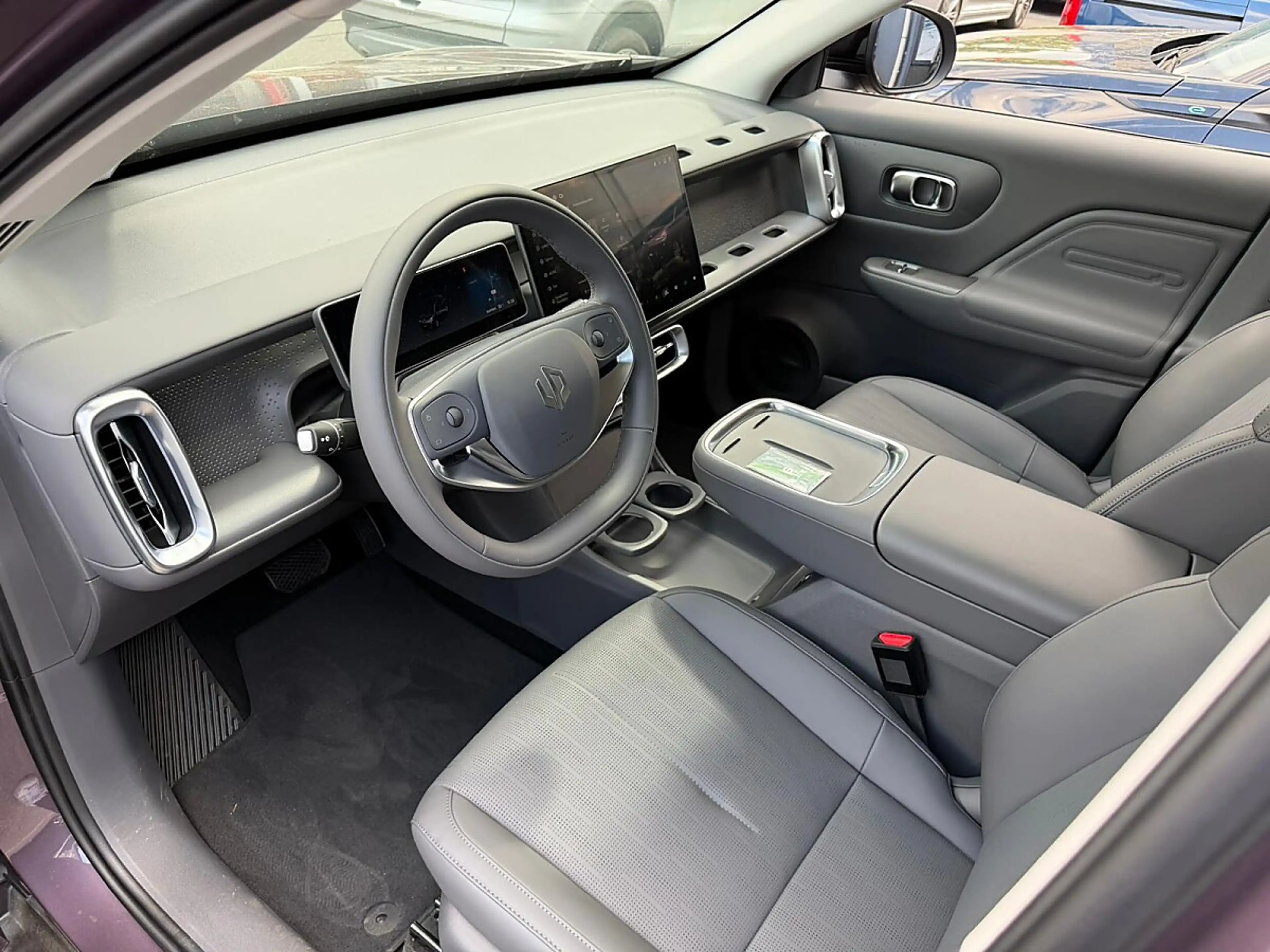 Leapmotor B10 Hybrid EV Design (L1072) — photo 10