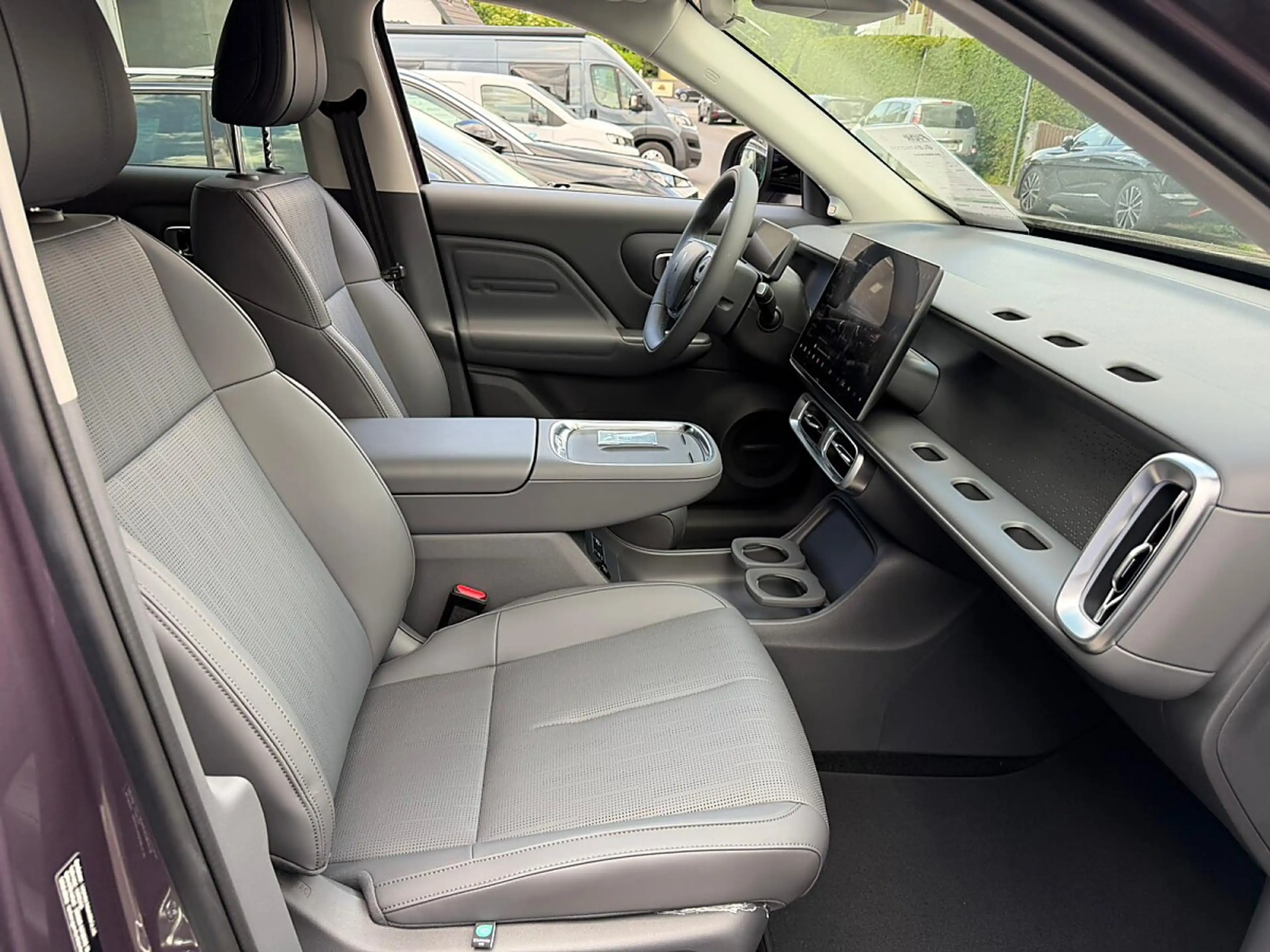 Leapmotor B10 Hybrid EV Design (L1072) — photo 4