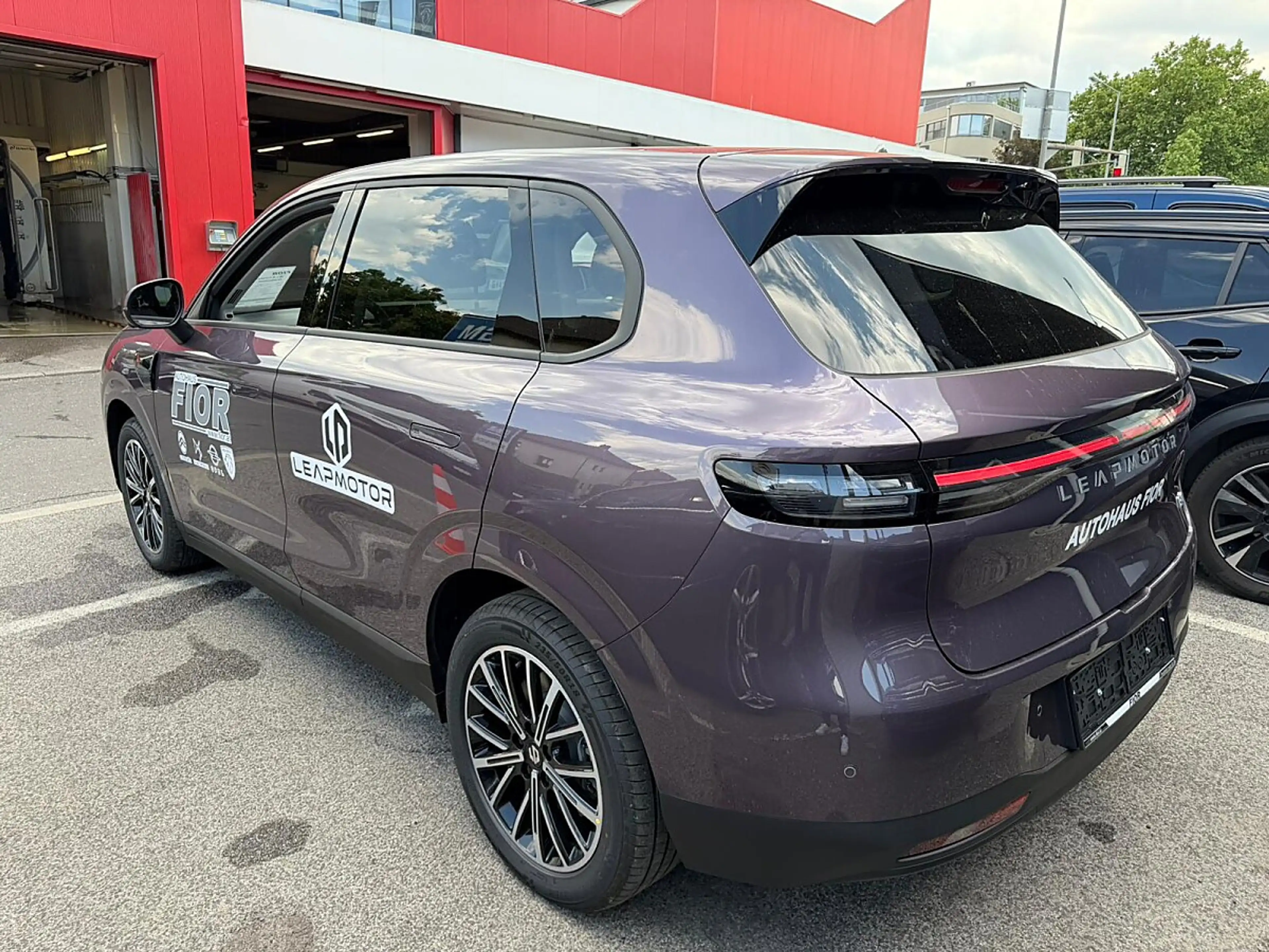 Leapmotor B10 Hybrid EV Design (L1072) — photo 9
