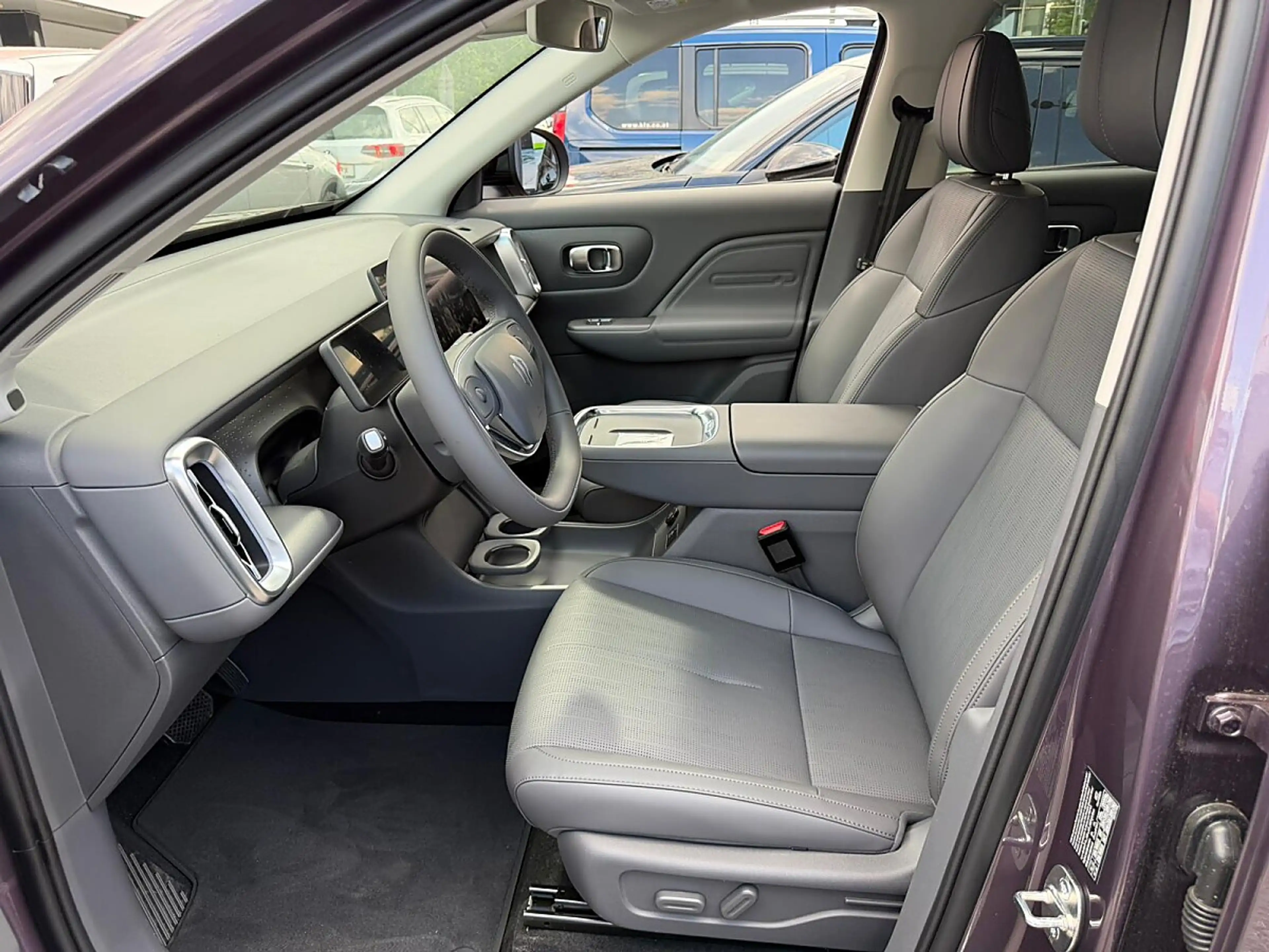 Leapmotor B10 Hybrid EV Design (L1072) — photo 11