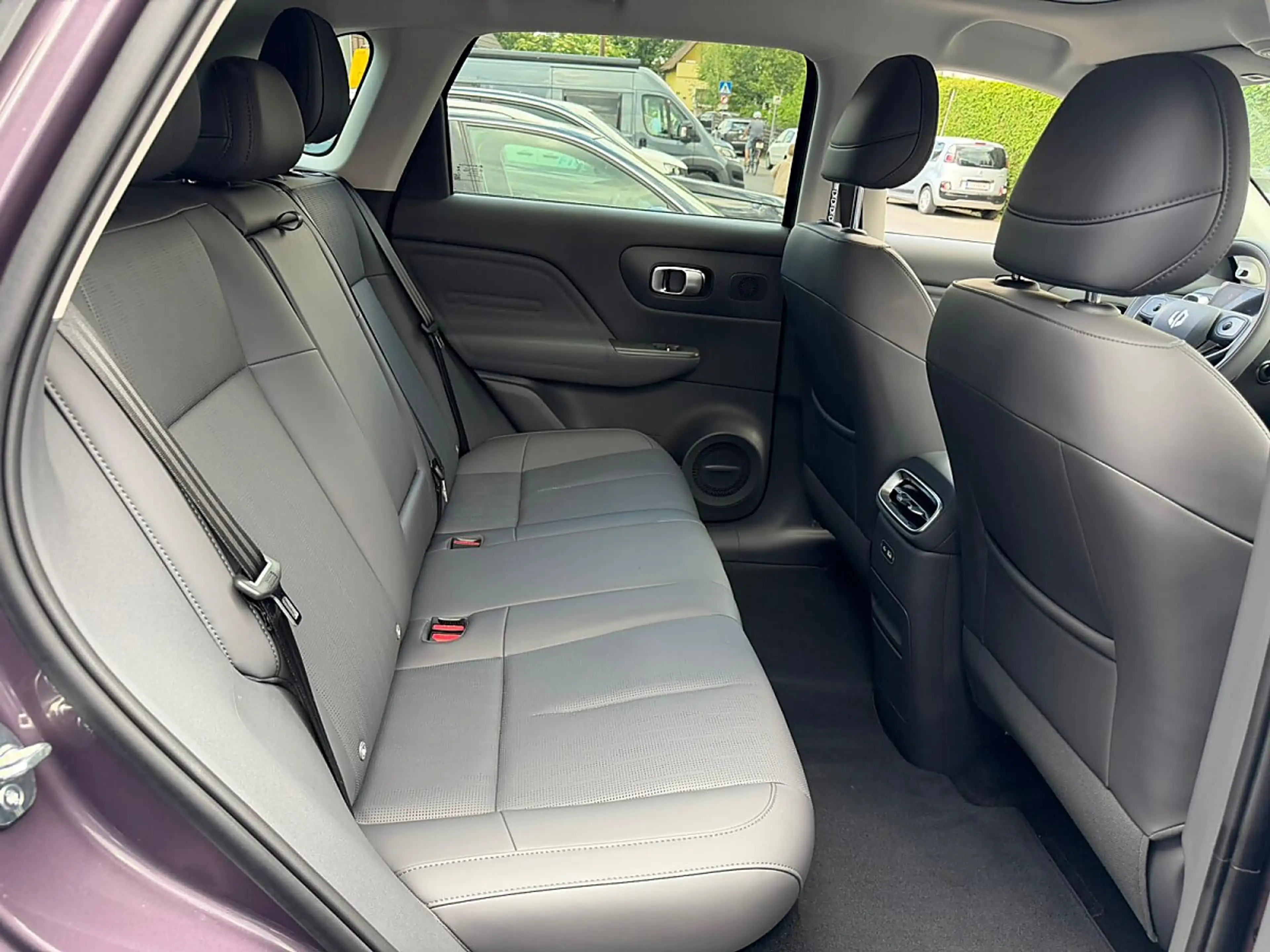 Leapmotor B10 Hybrid EV Design (L1072) — photo 5
