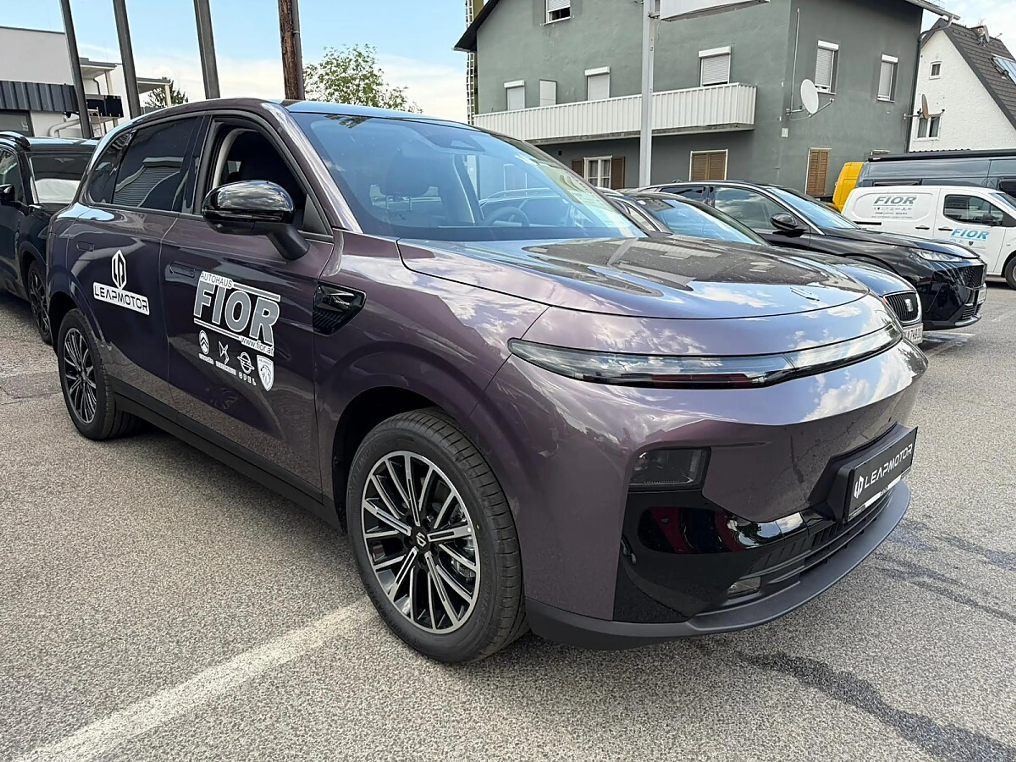 Leapmotor B10 Hybrid EV Design (L1072) — photo 3