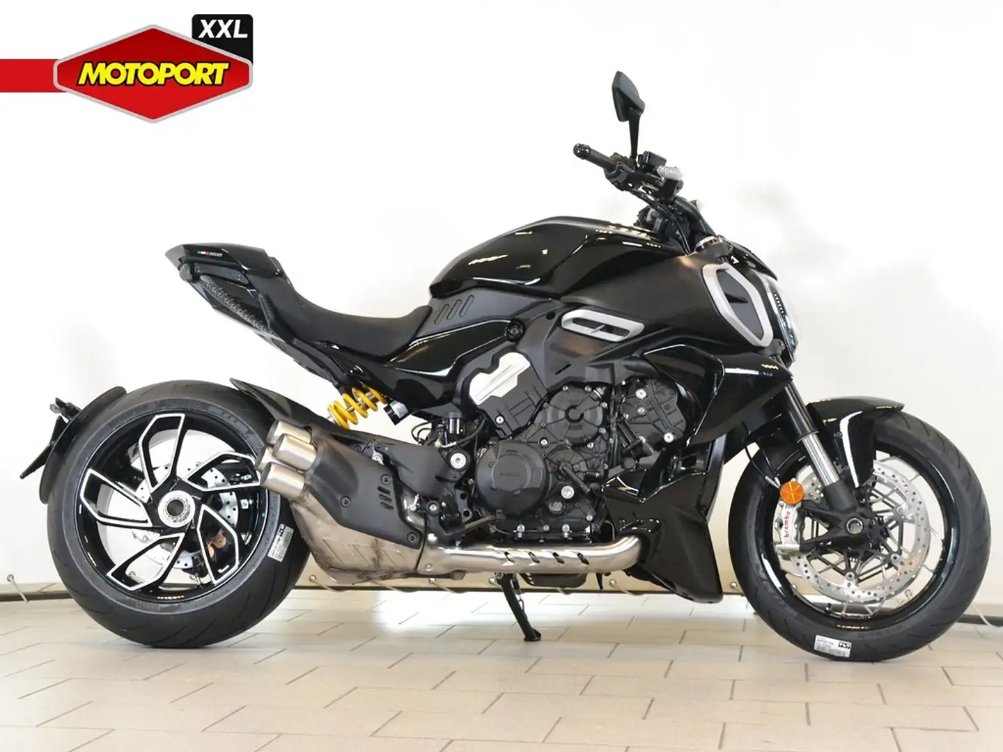 Ducati Diavel V4 Czarny - 1