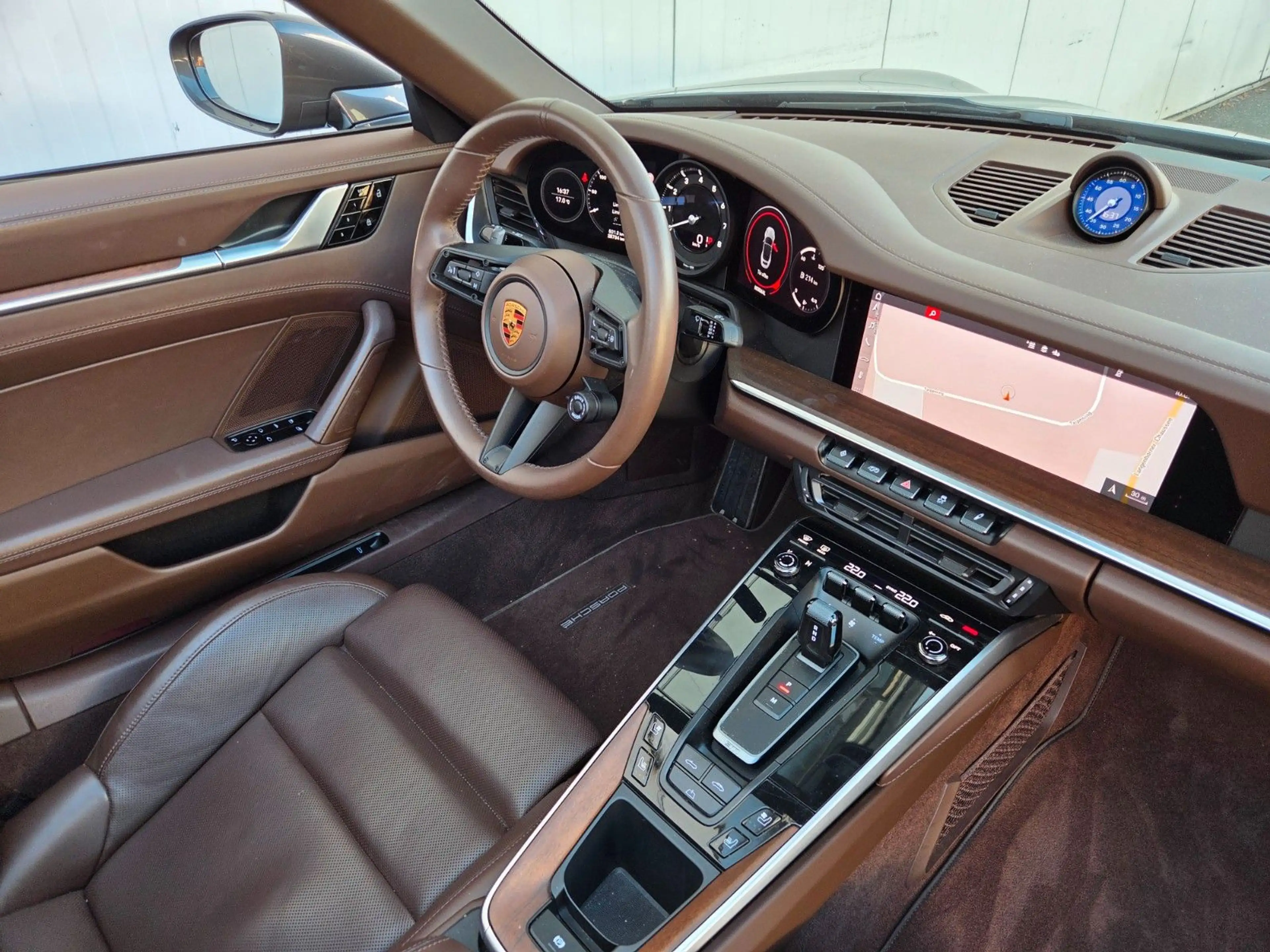 Porsche 911 / 992 Carrera 4S Cabrio — photo 15