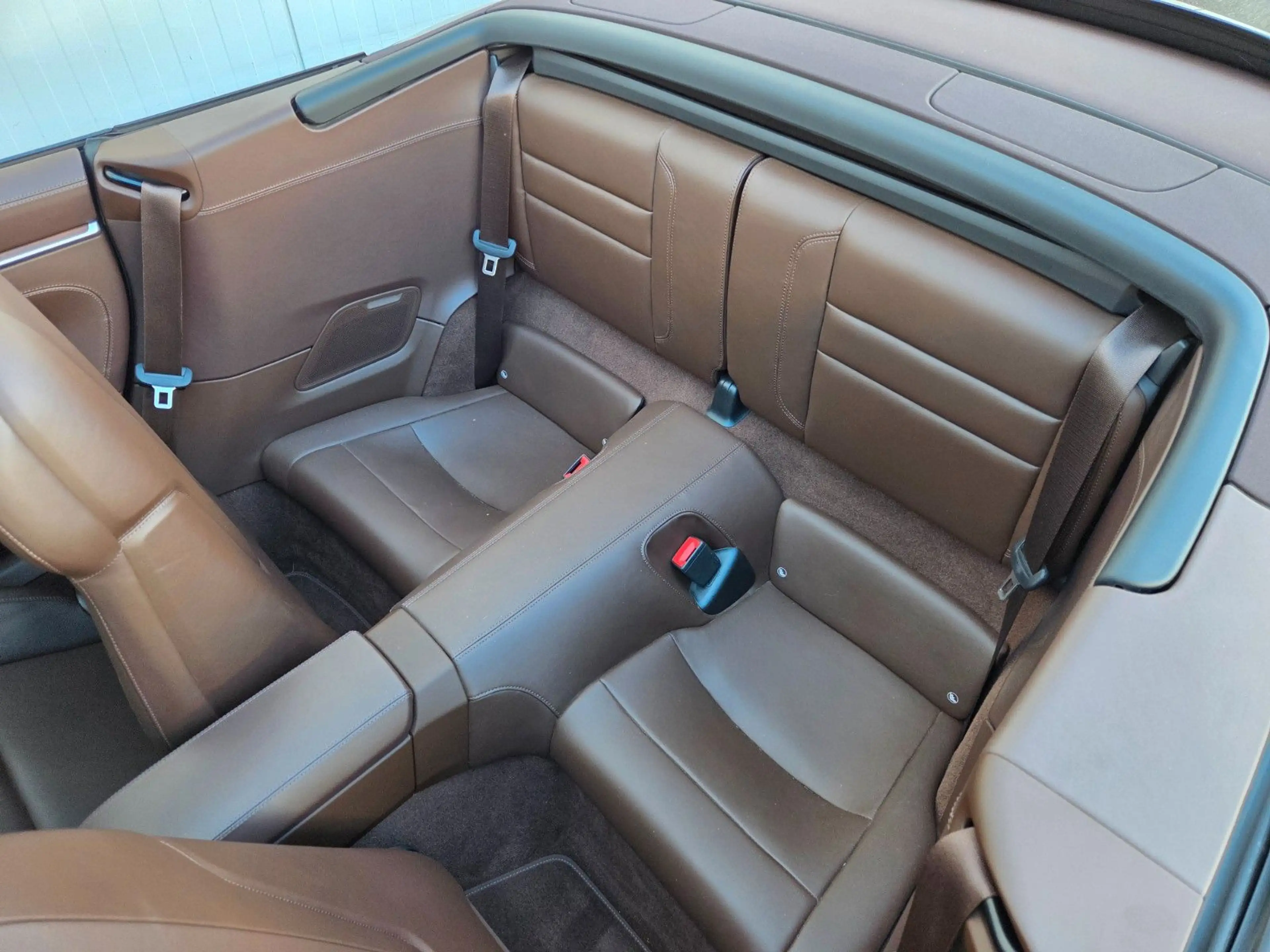 Porsche 911 / 992 Carrera 4S Cabrio — photo 3