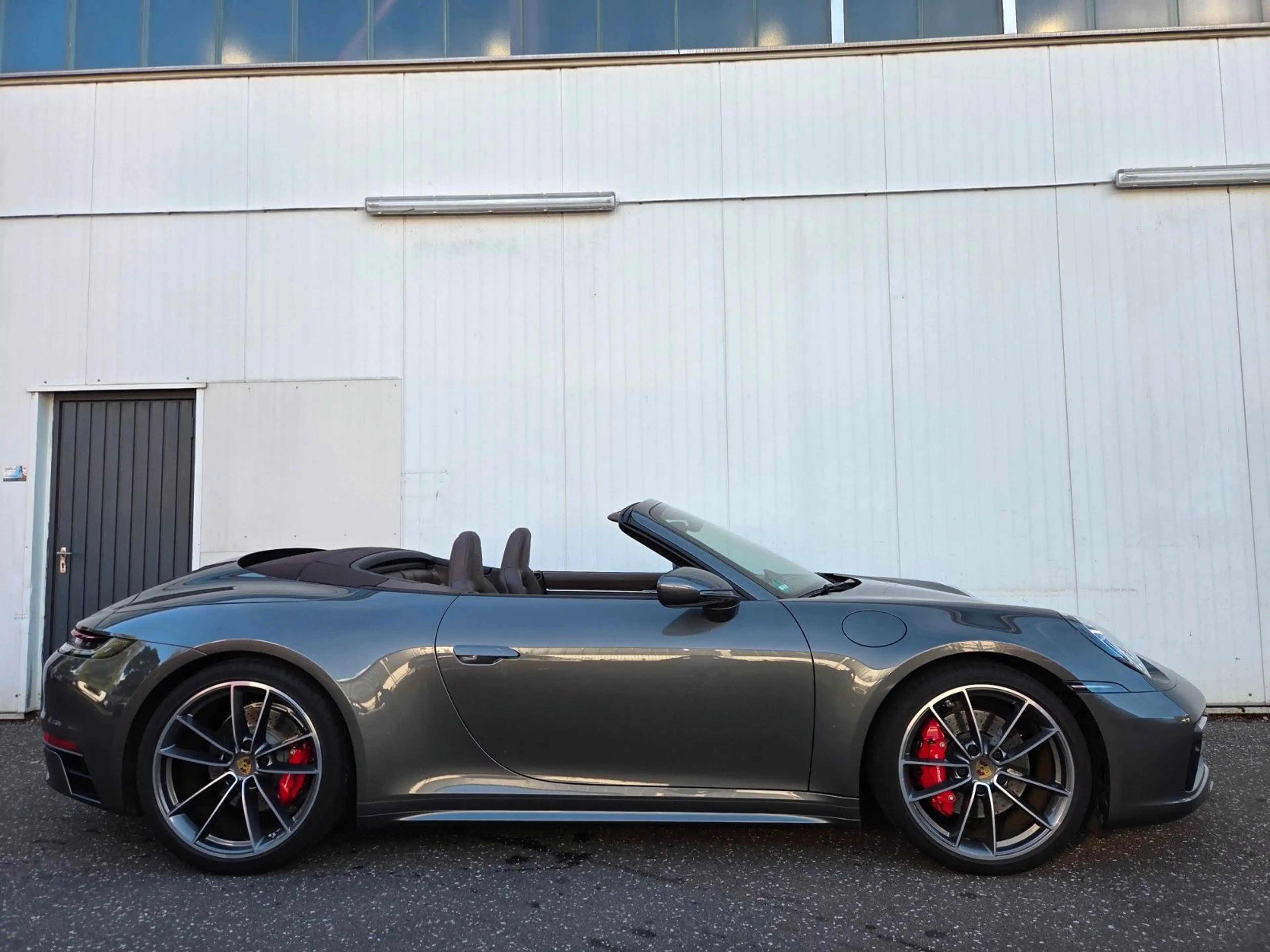 Porsche 911 / 992 Carrera 4S Cabrio — photo 12
