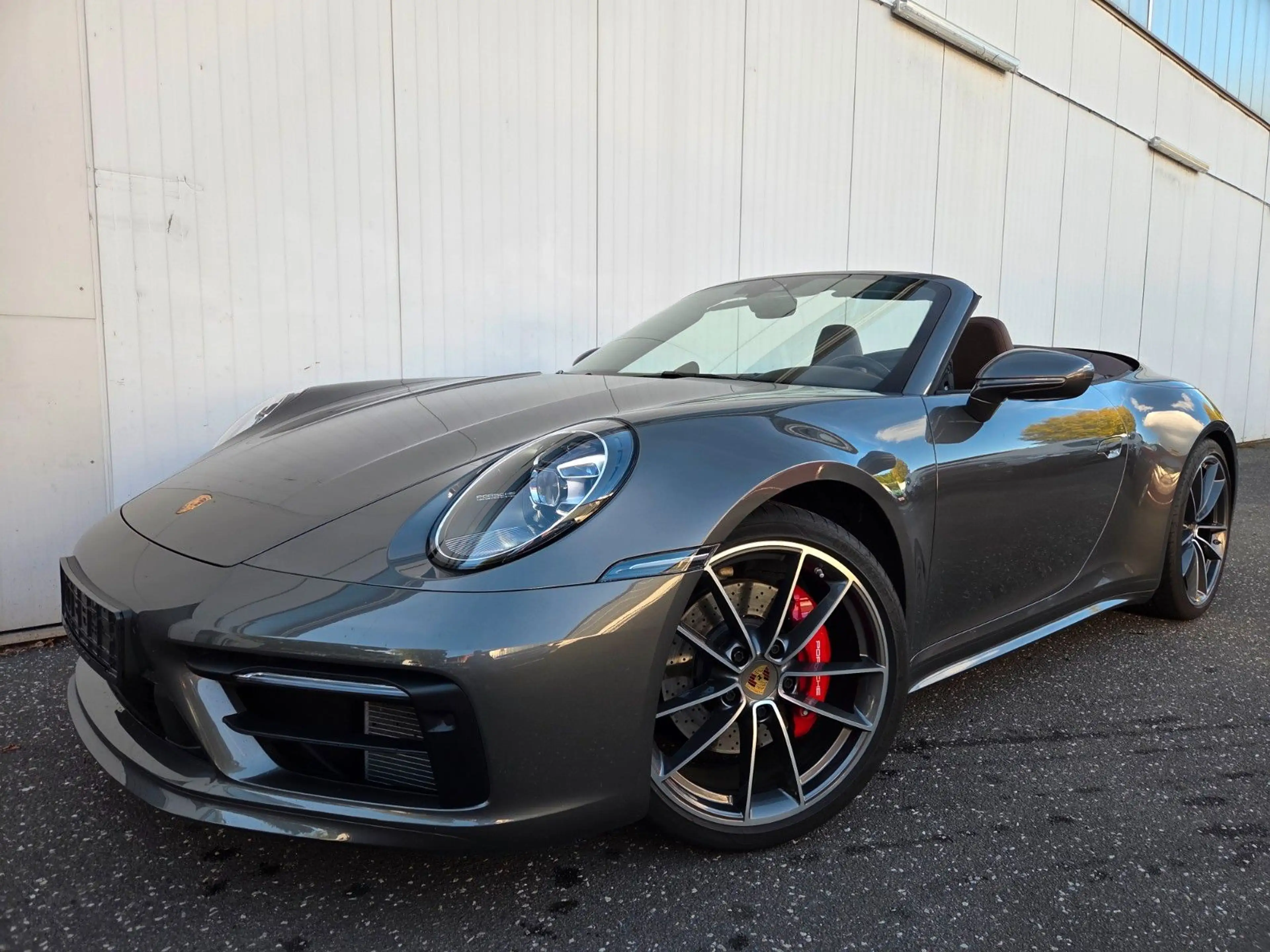 Porsche 911 / 992 Carrera 4S Cabrio — photo 2