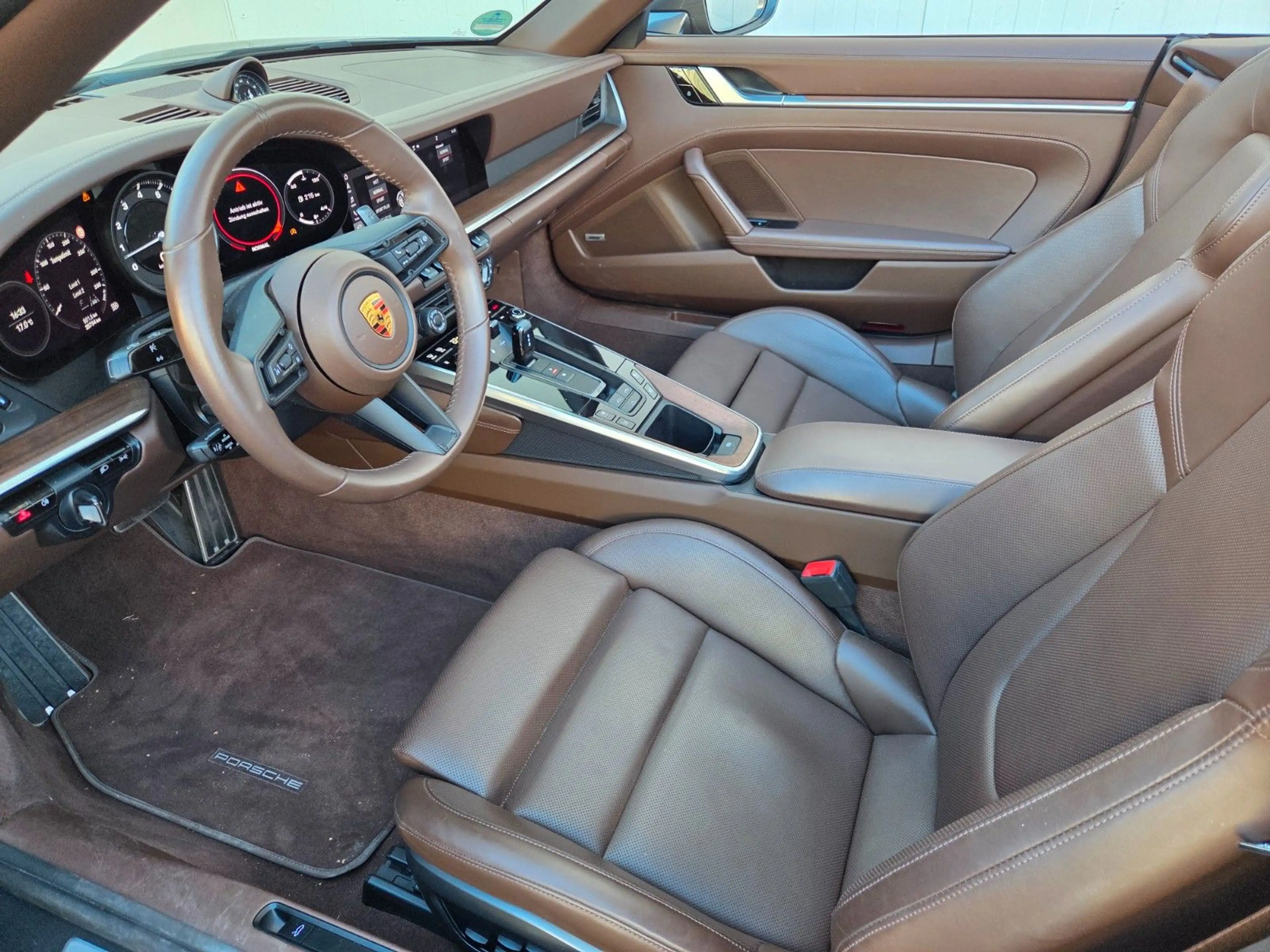 Porsche 911 / 992 Carrera 4S Cabrio — photo 4