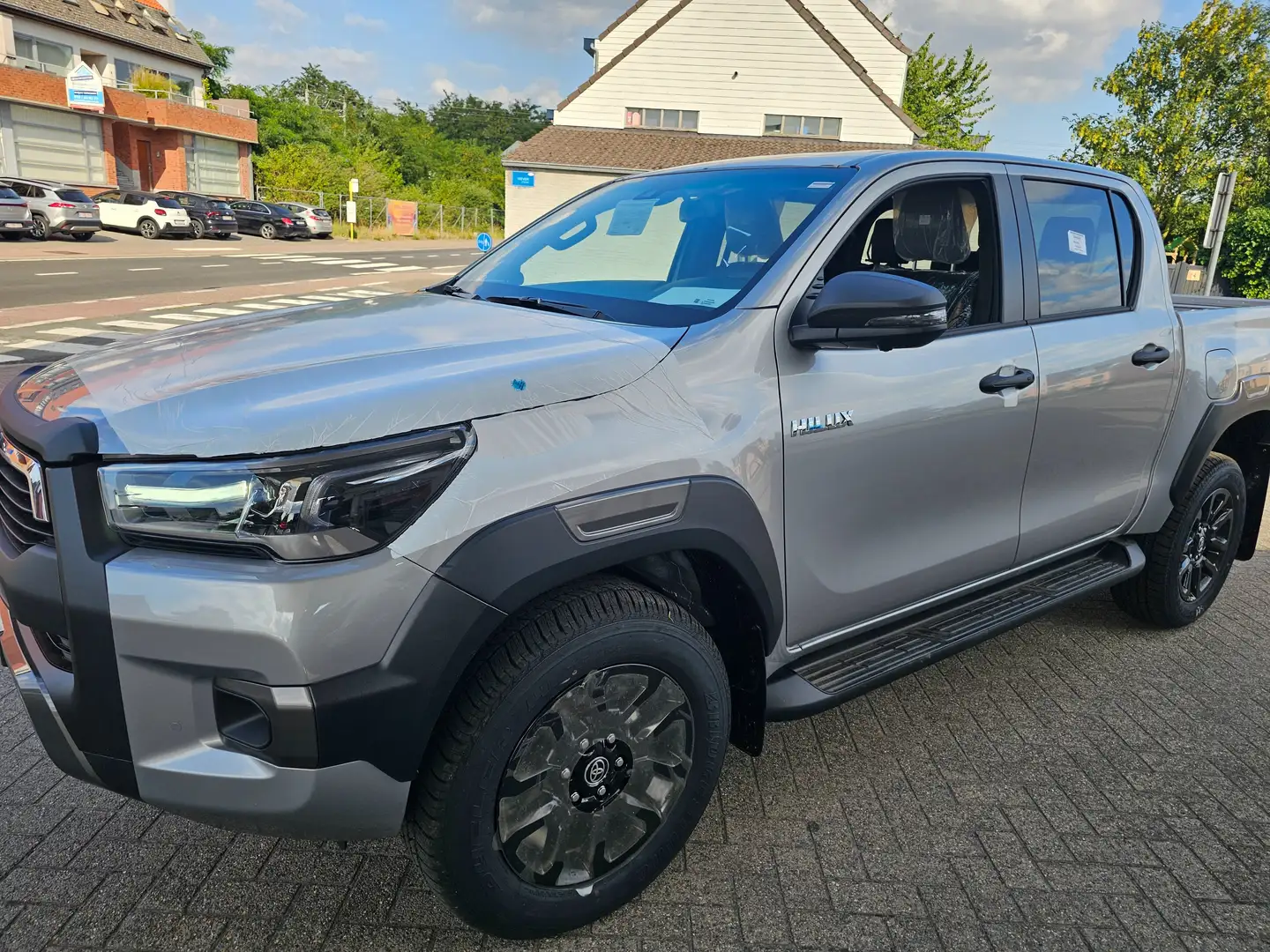Toyota Hilux 2.8 D-4D 4WD Invincible+ERC+- 48 V Gris - 2