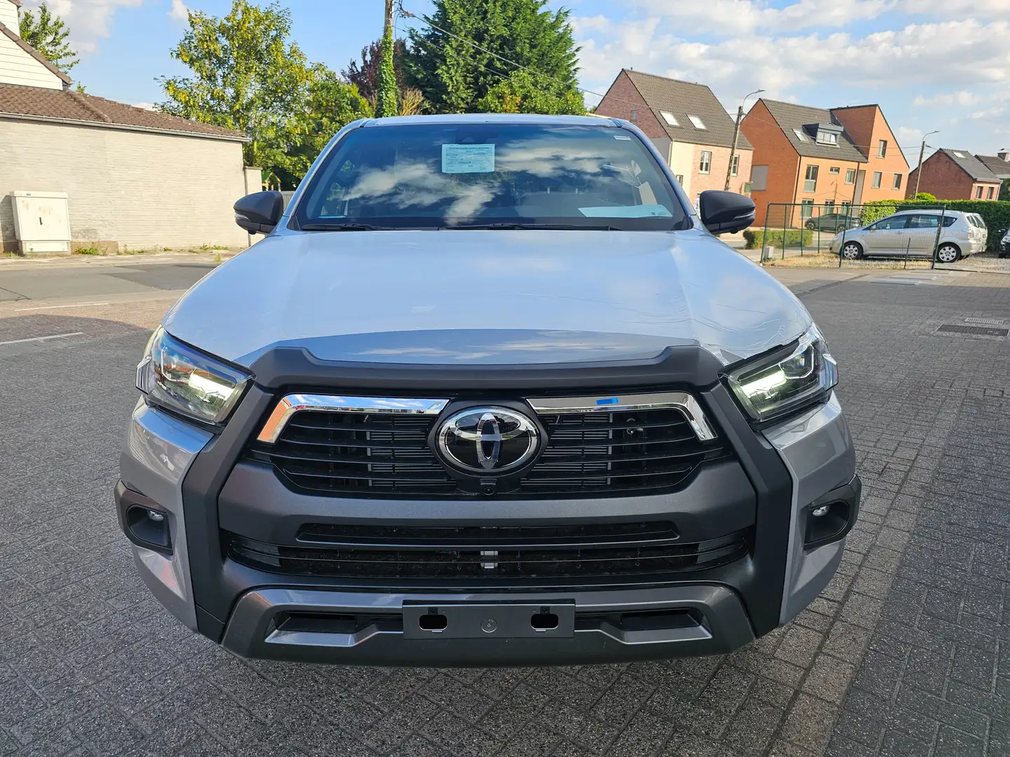 Toyota Hilux 2.8 D-4D 4WD Invincible+ERC+- 48 V Gris - 1
