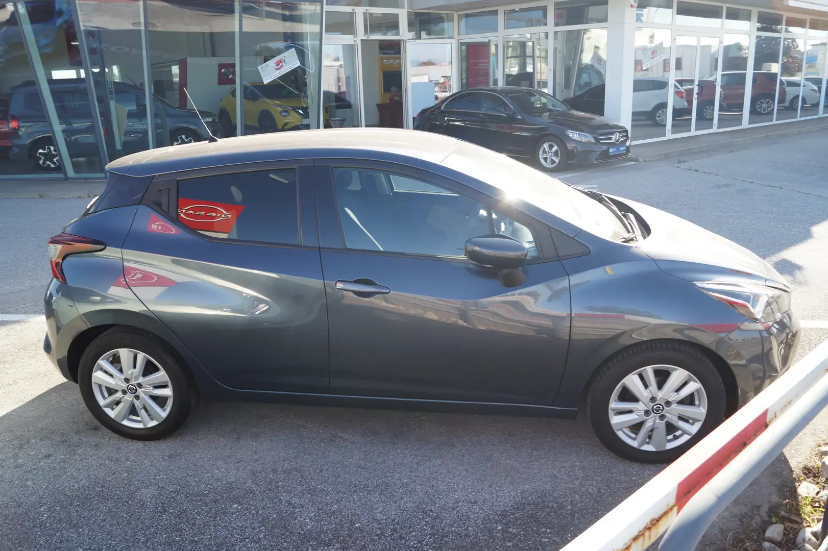 Nissan Micra 1,0 IG-T 100 N-Way Grau - 2