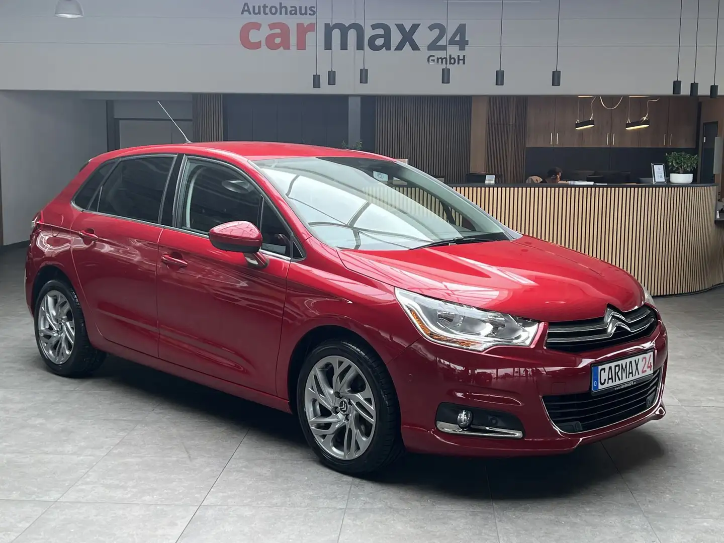 Citroen C4 1.6 Exclusive Automatik Navi SHZ Massage Rot - 1