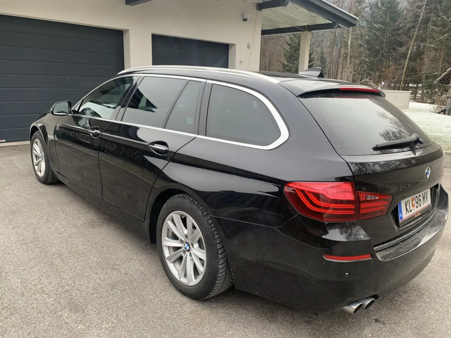 BMW 520 520d Touring Aut. Schwarz - 1