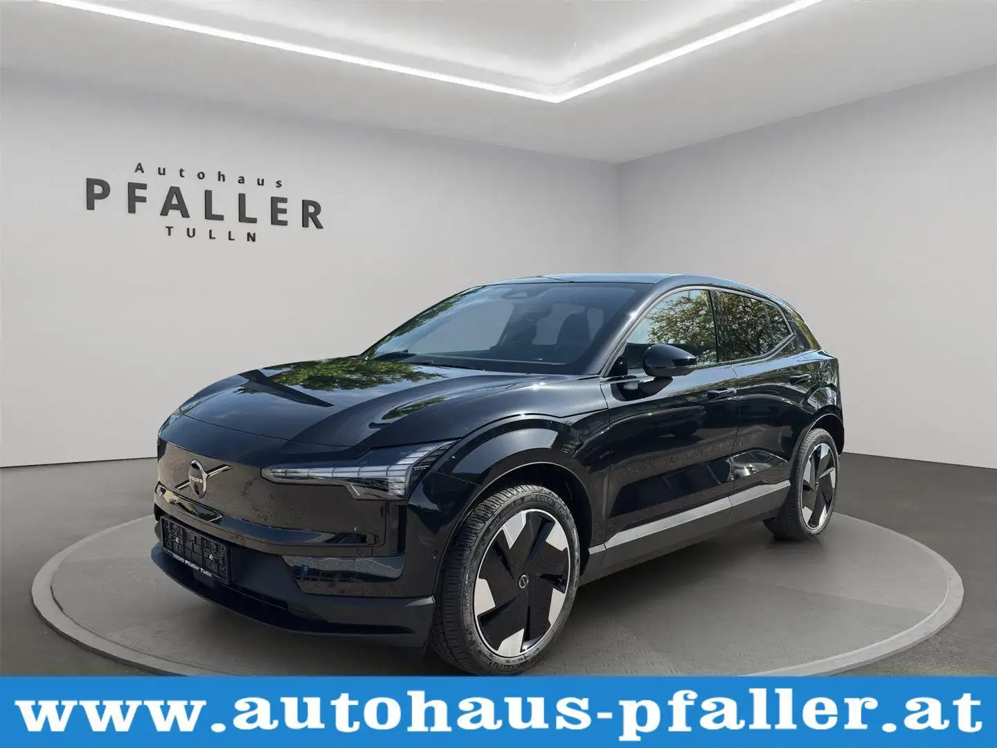 Volvo EX30 Twin Motor Performance AWD 69kWh Ultra Black - 1