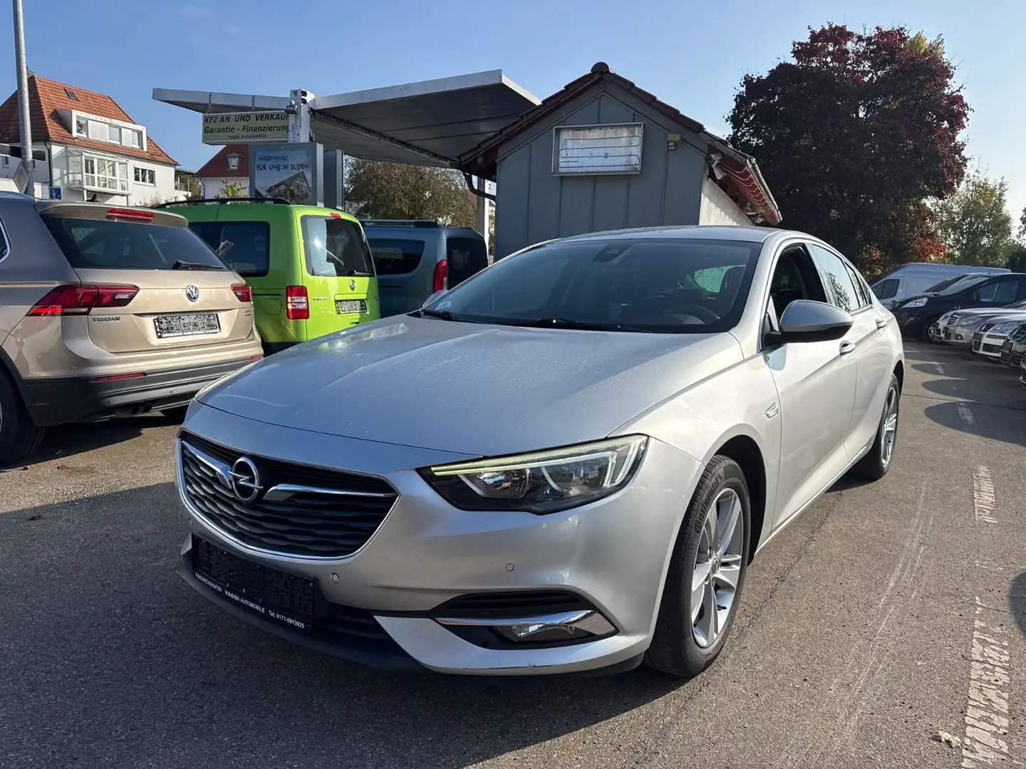 Opel Insignia 1.6 Diesel 100kW 114g Business Edit*AUT Silber - 1