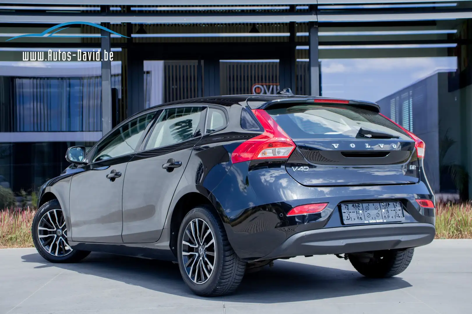 Volvo V40 D2 2.0 Diesel Euro 6b / HISTORIEK / AIRCO / GPS Zwart - 2