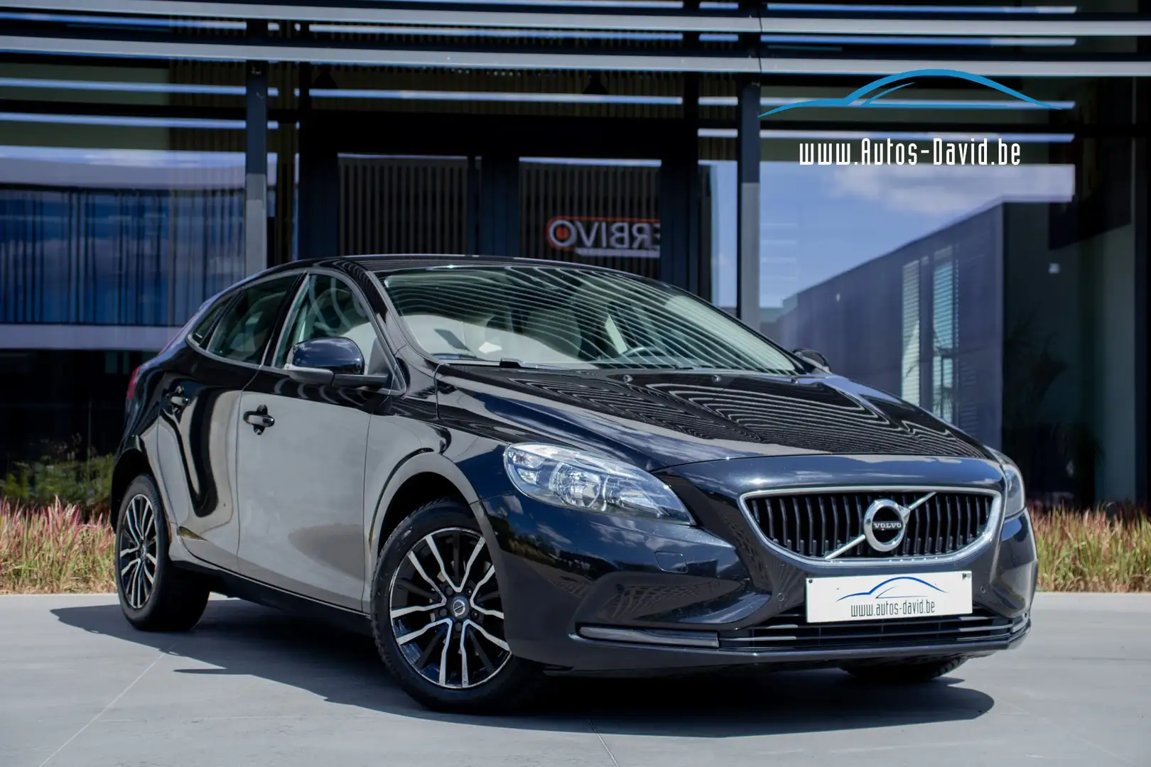 Volvo V40 D2 2.0 Diesel Euro 6b / HISTORIEK / AIRCO / GPS Zwart - 1