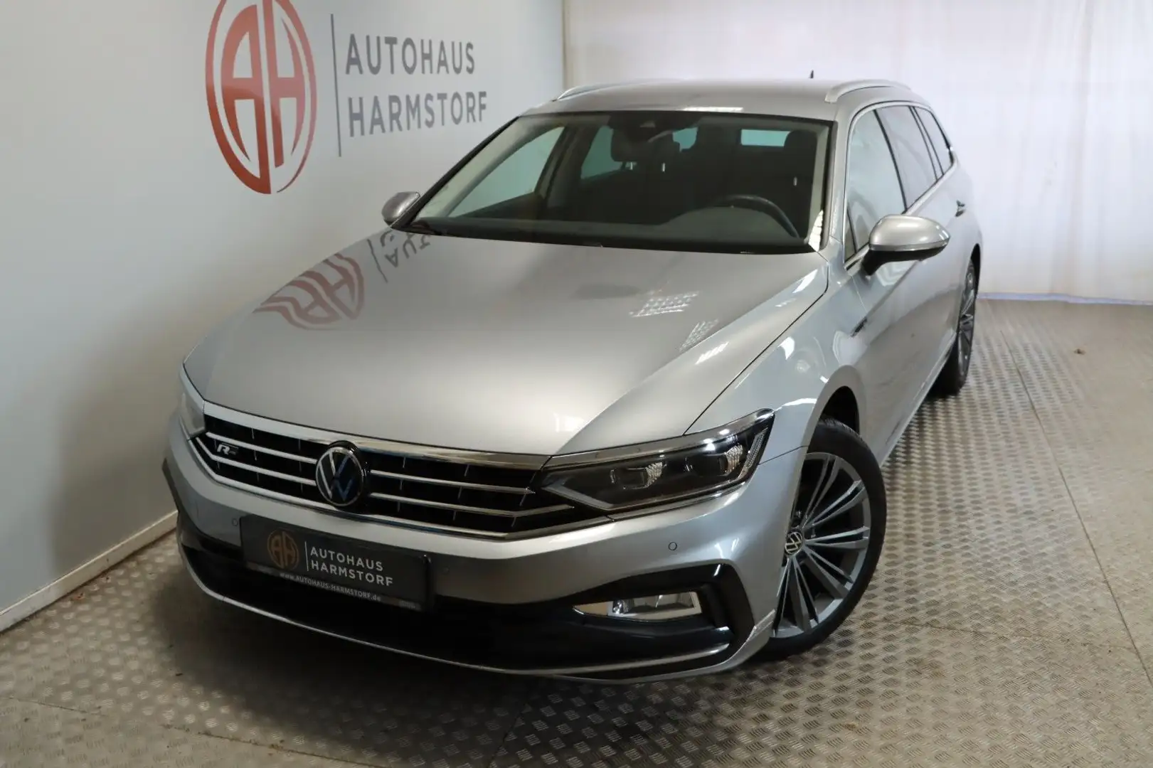 Volkswagen Passat Variant Elegance 4M R-Line AHK StHz Silber - 1