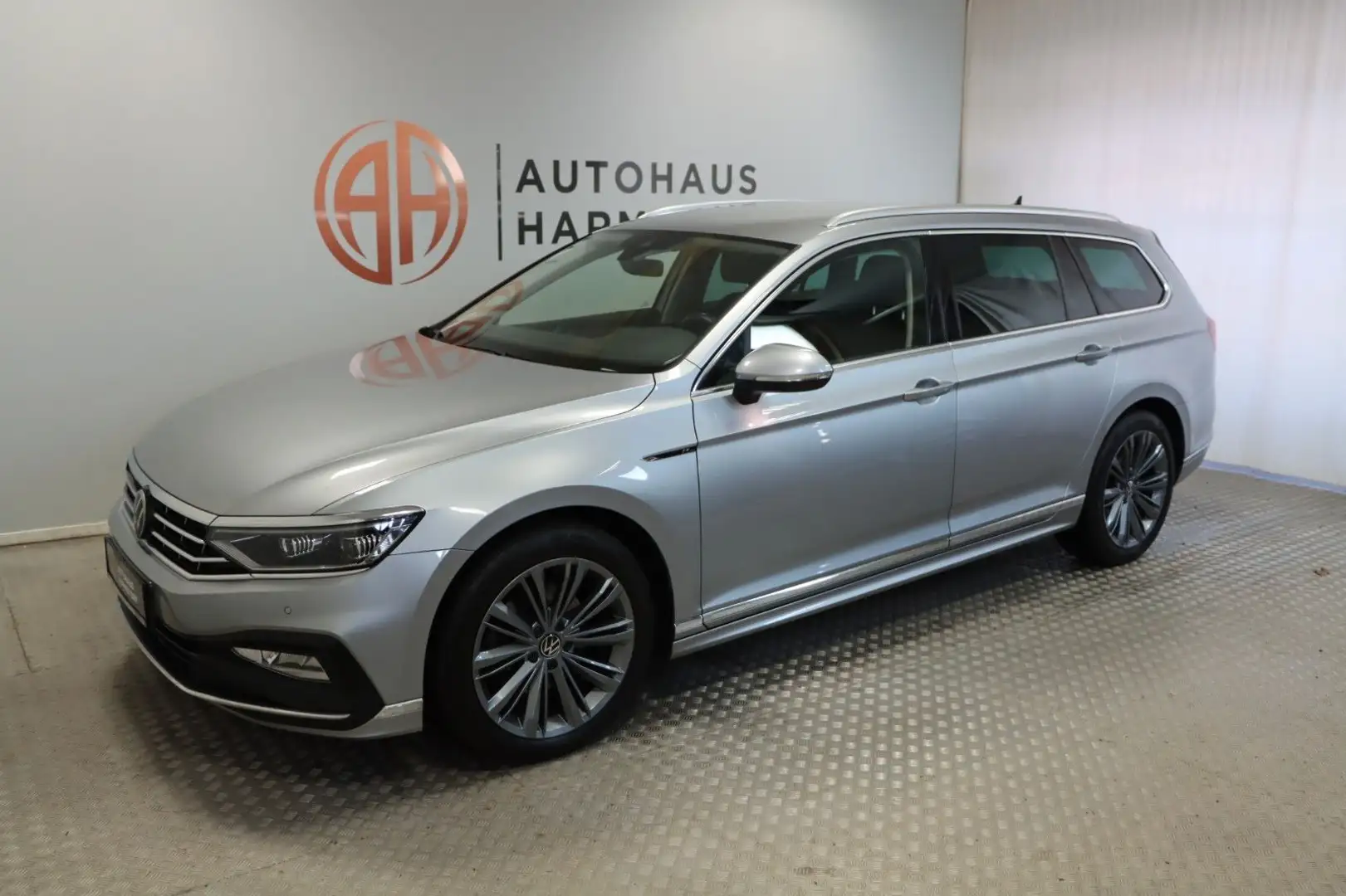 Volkswagen Passat Variant Elegance 4M R-Line AHK StHz Silber - 2