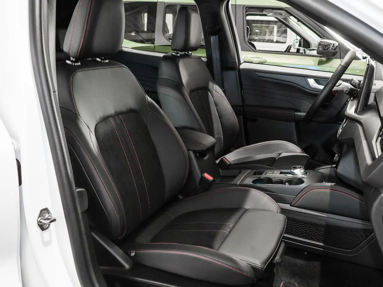 Ford Kuga Plug-In Hybrid ST-Line X 6