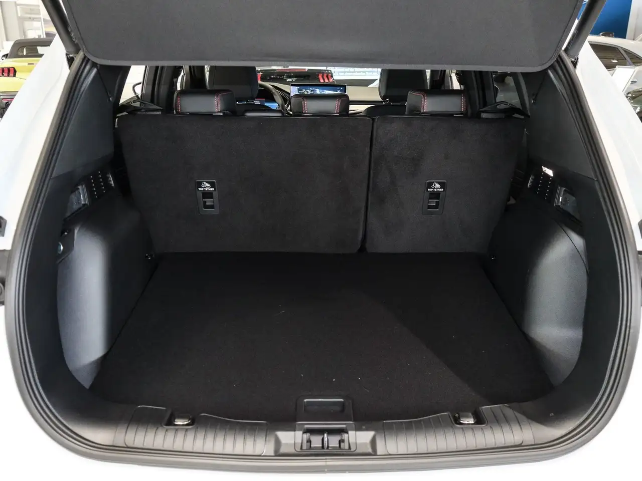 Ford Kuga Plug-In Hybrid ST-Line X 11