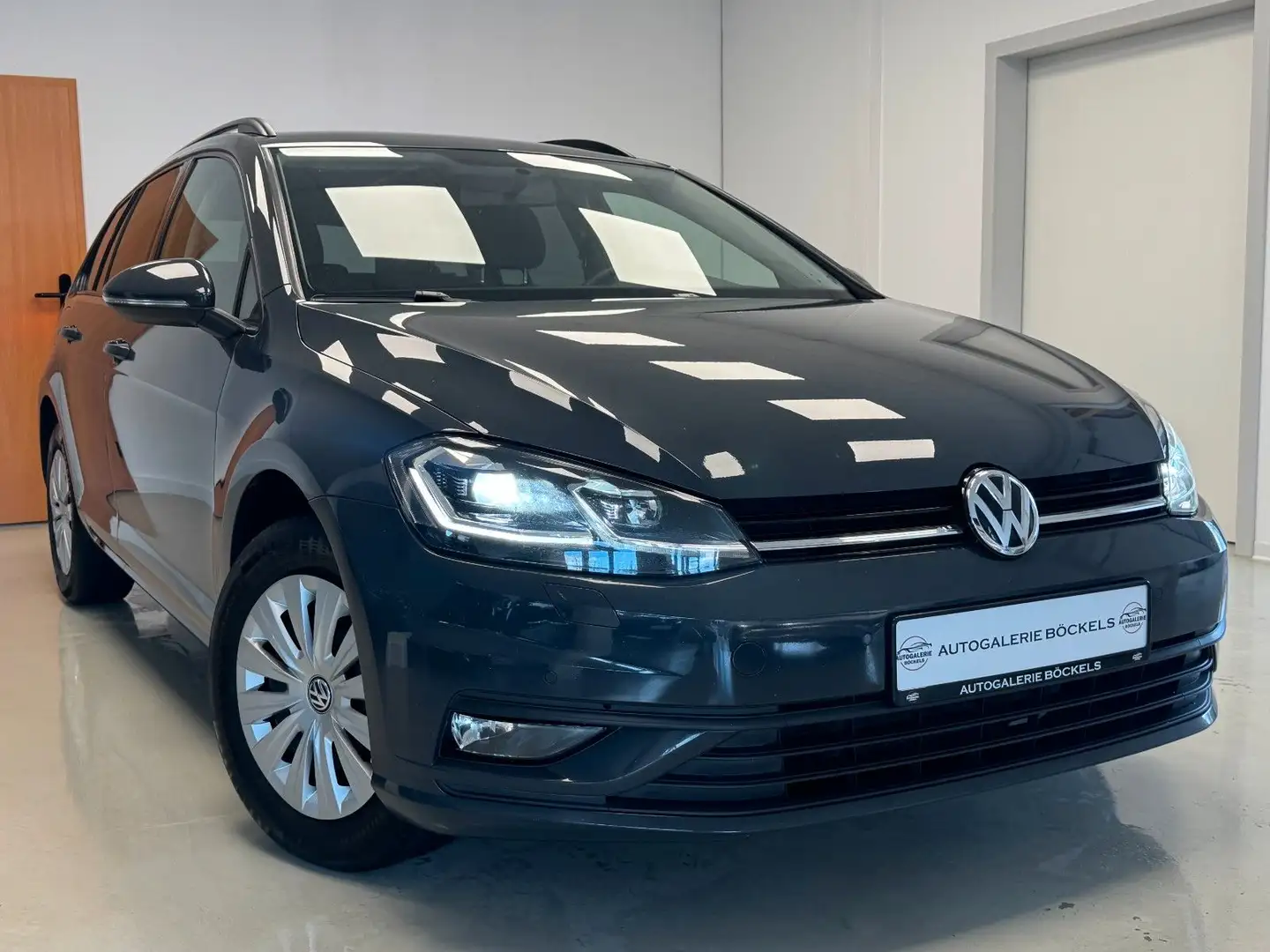 Volkswagen Golf VII Variant 1.6 TDI °LED°SHZ°1.Hd°Navi°PDC° Gris - 1