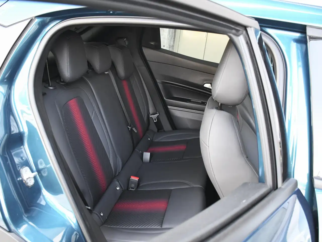 Alfa Romeo Junior 2025 — фото 13