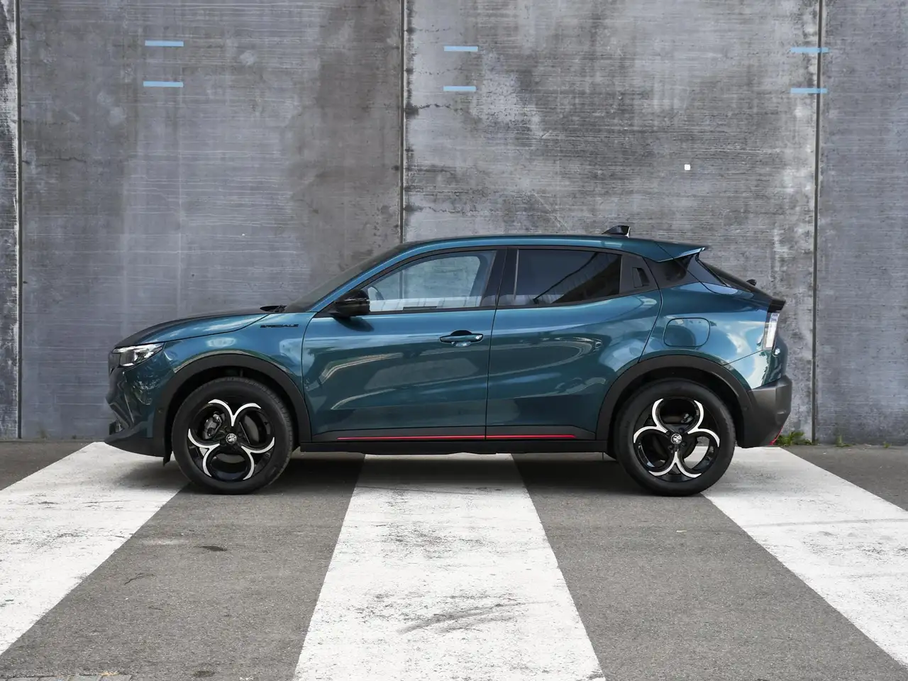 Alfa Romeo Junior 2025