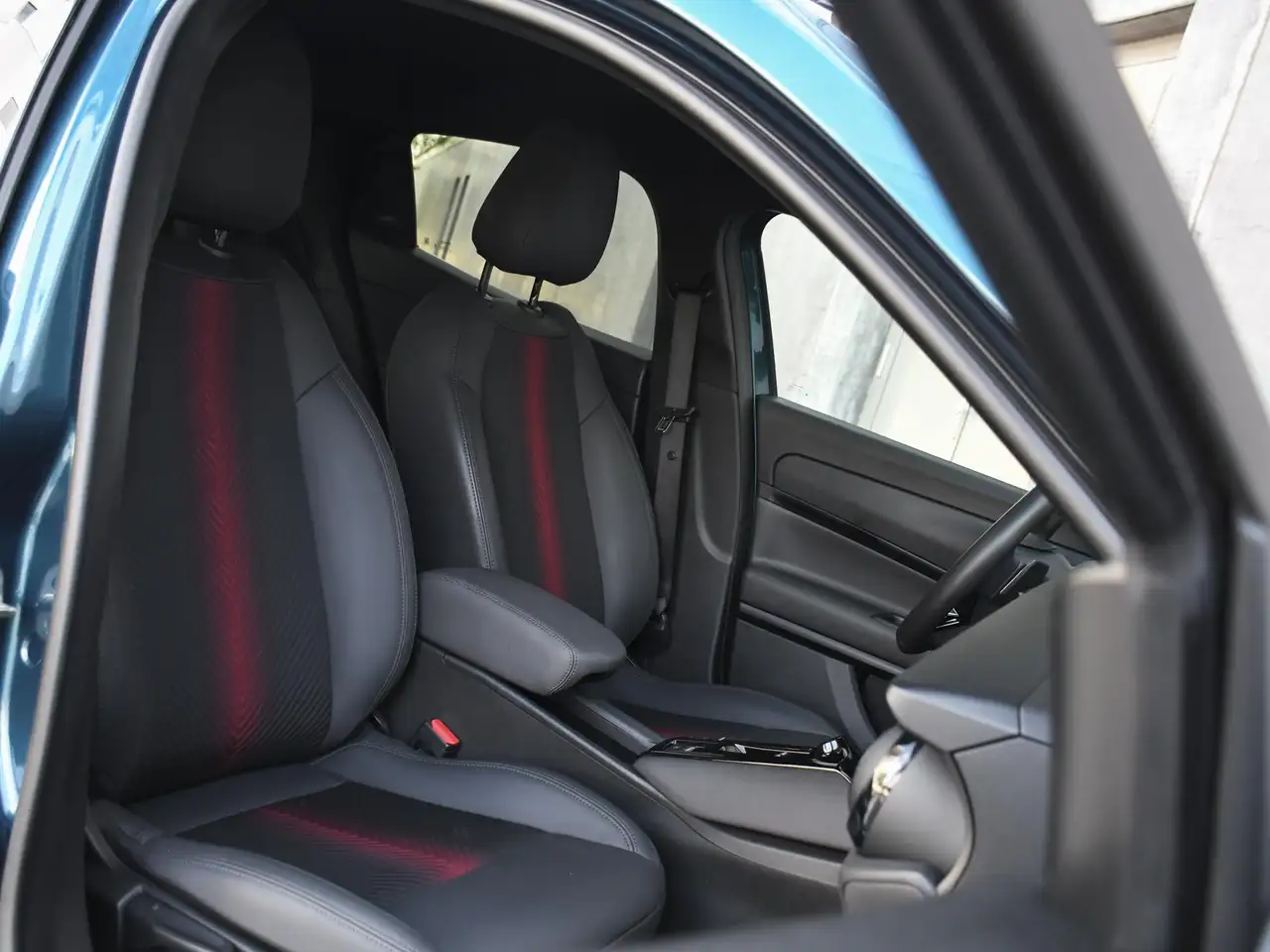 Alfa Romeo Junior 2025 — фото 11