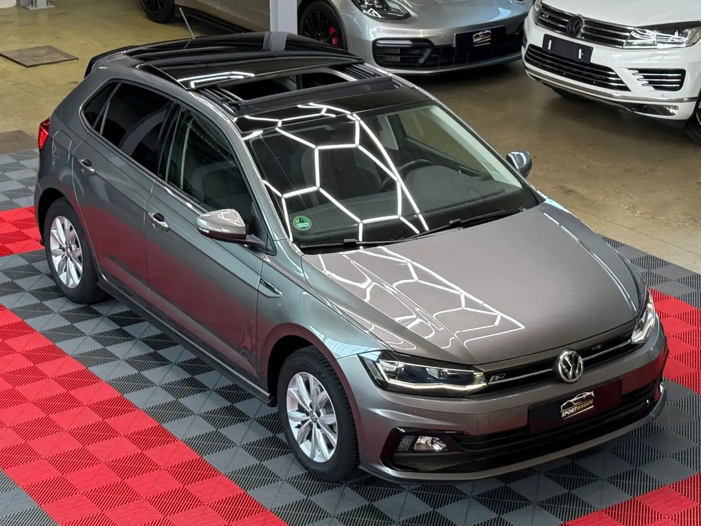 Volkswagen Polo Highline R-Line Pano Kamera ACC Navi LPG Grijs - 1