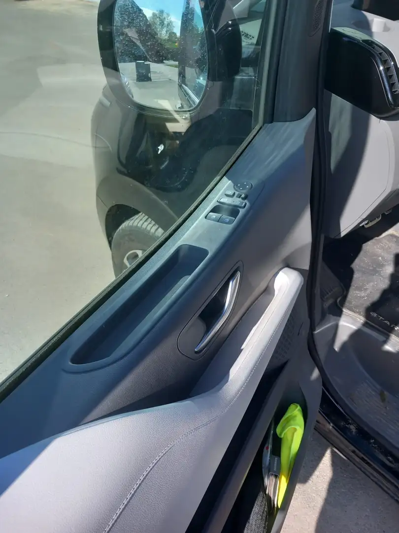 Hyundai STARIA 2.2 CRDi Signature - 2