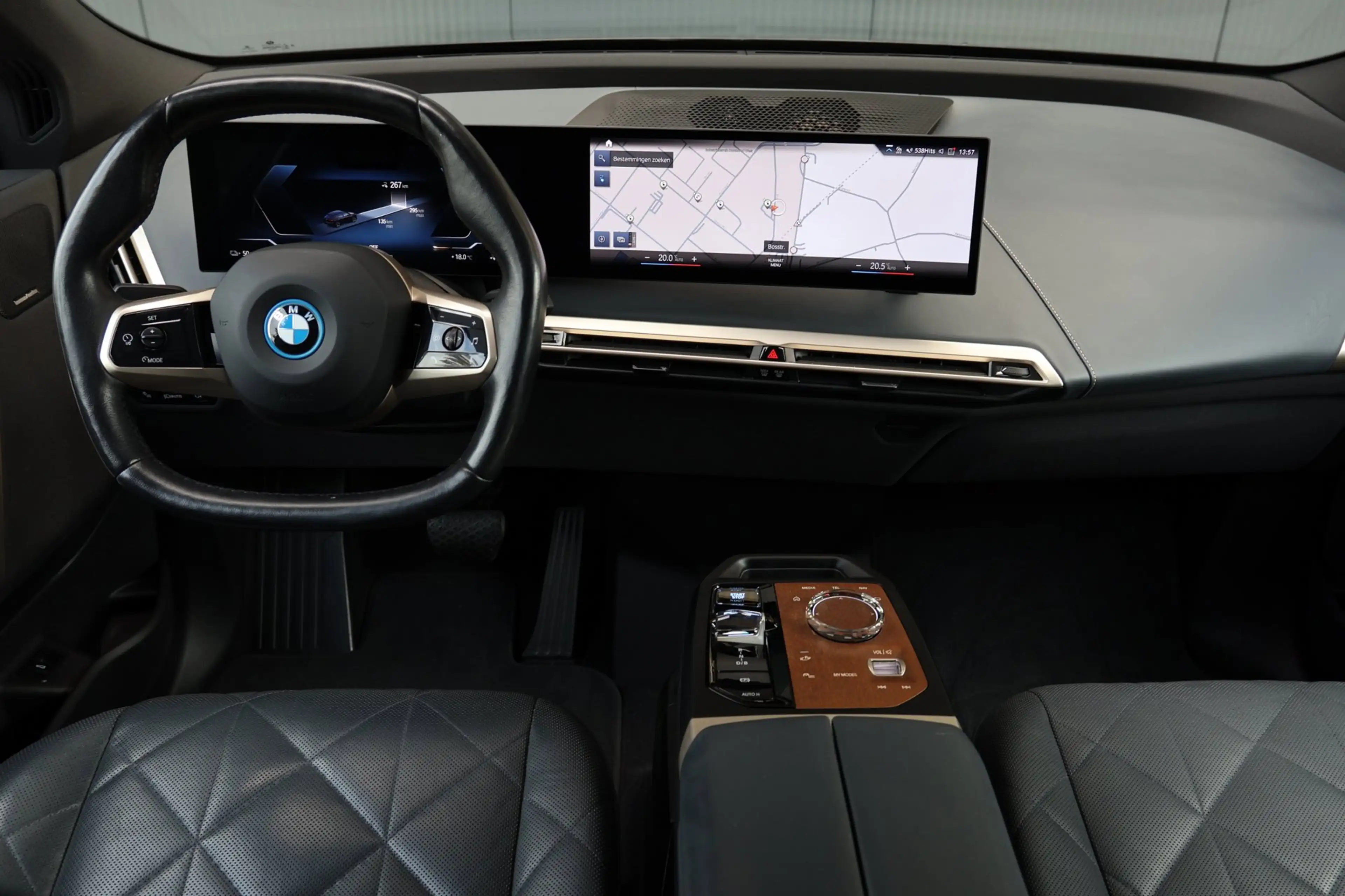 BMW iX XDrive50 High Executive 112 kWh | panoramadak skyl — photo 3