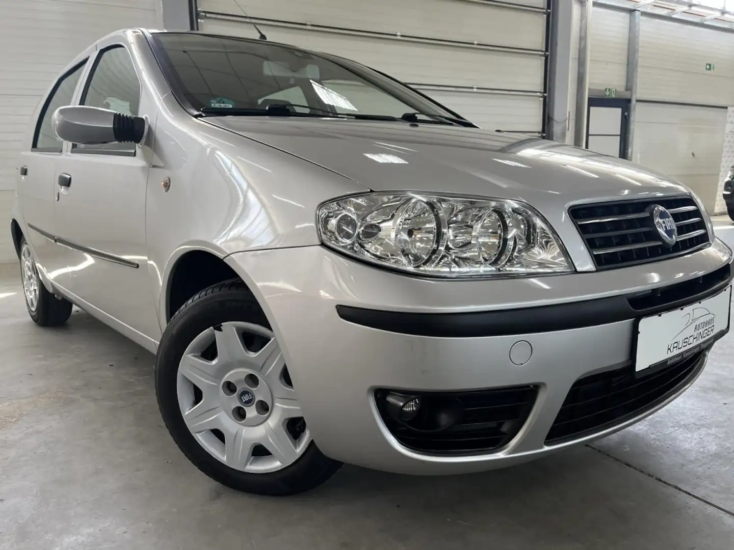 Fiat Punto 1.2 8V Dynamic AUTOMATIK KLIMA PDC HU/AU NEU Grau - 1
