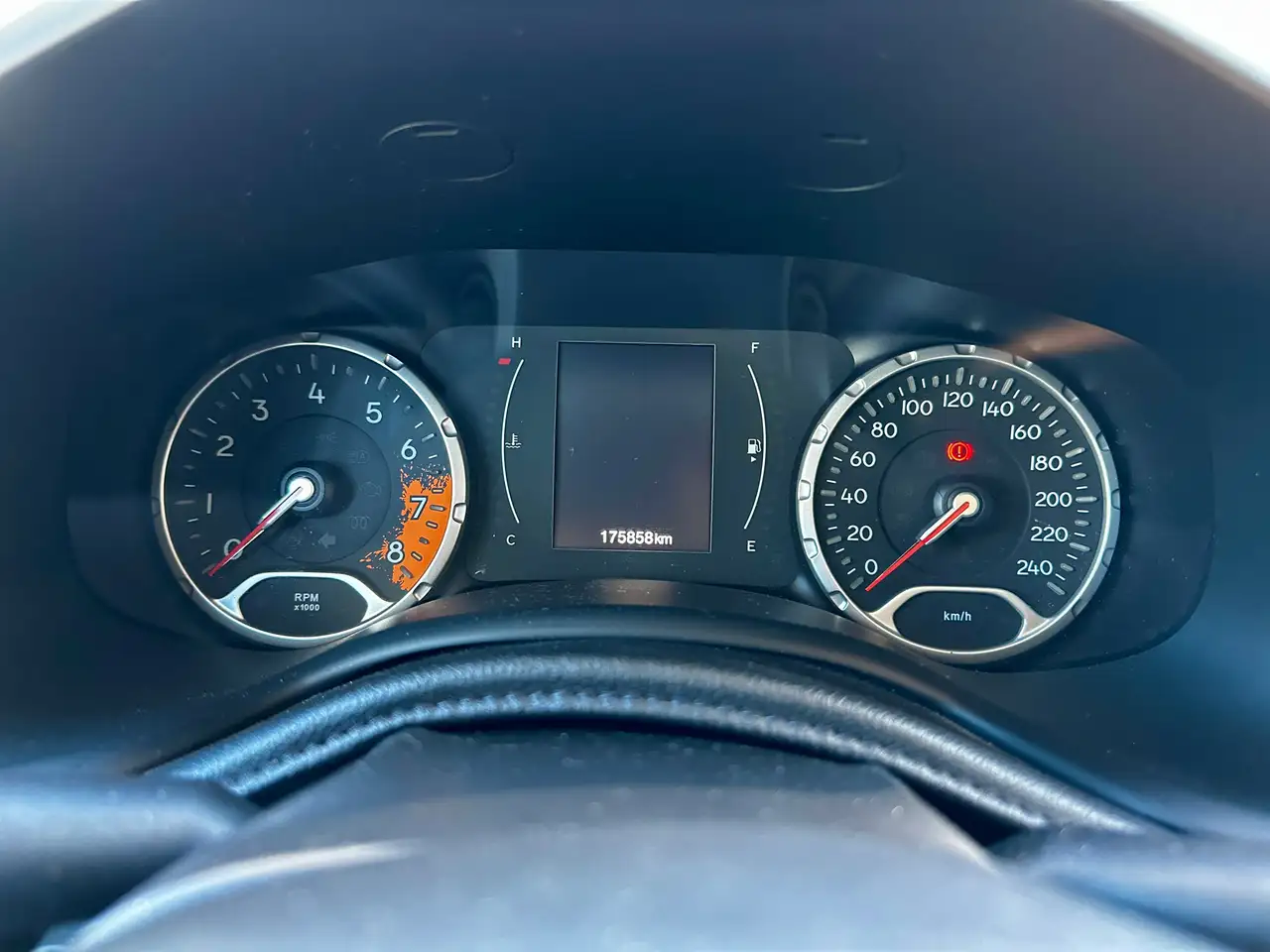 Jeep Renegade снимка Jeep Renegade