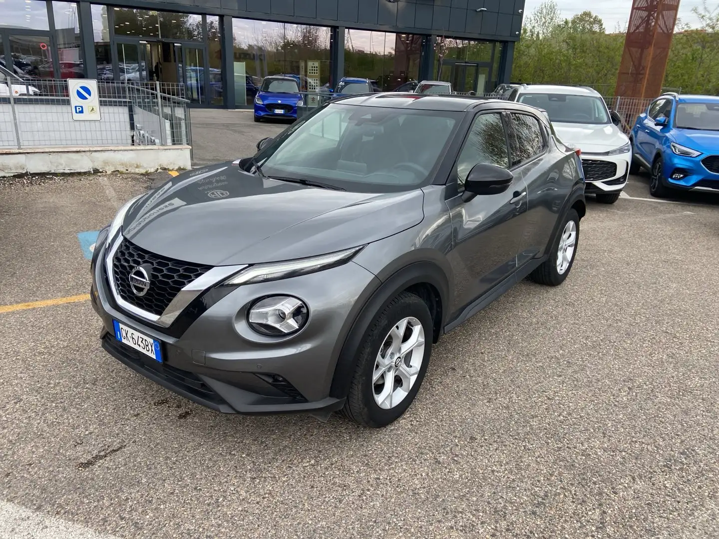 Nissan Juke 1.0 DIG-T 114 CV N-Connecta Grigio - 1