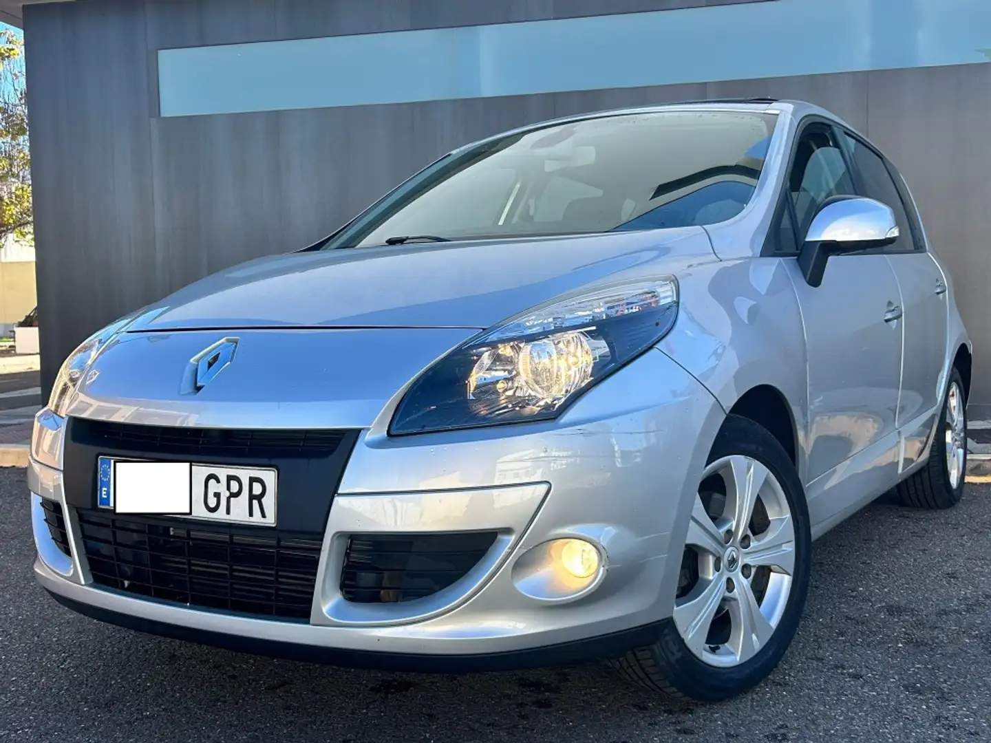 Renault RENAULT Scénic Monovolumen  Manual de 5 Puertas Szary - 1