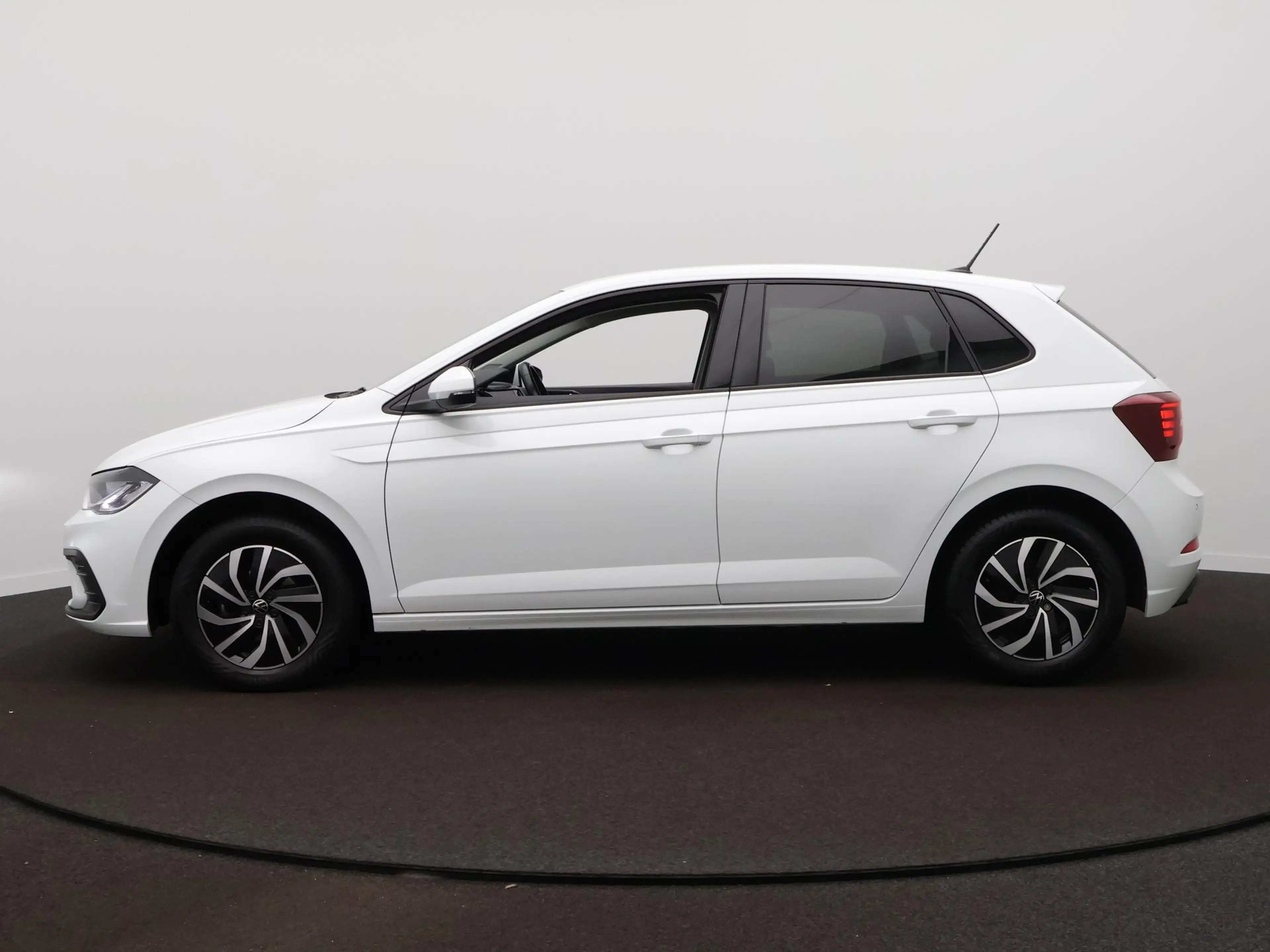 Volkswagen Polo 1.0 TSI Life Edition Automaat - Navigatie - Clima — photo 9
