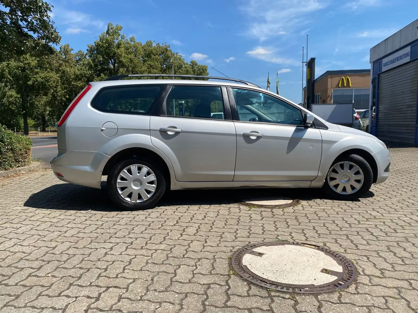 Ford Focus Turnier Style  TÜV NEU Anhängerkupplung Silber - 2