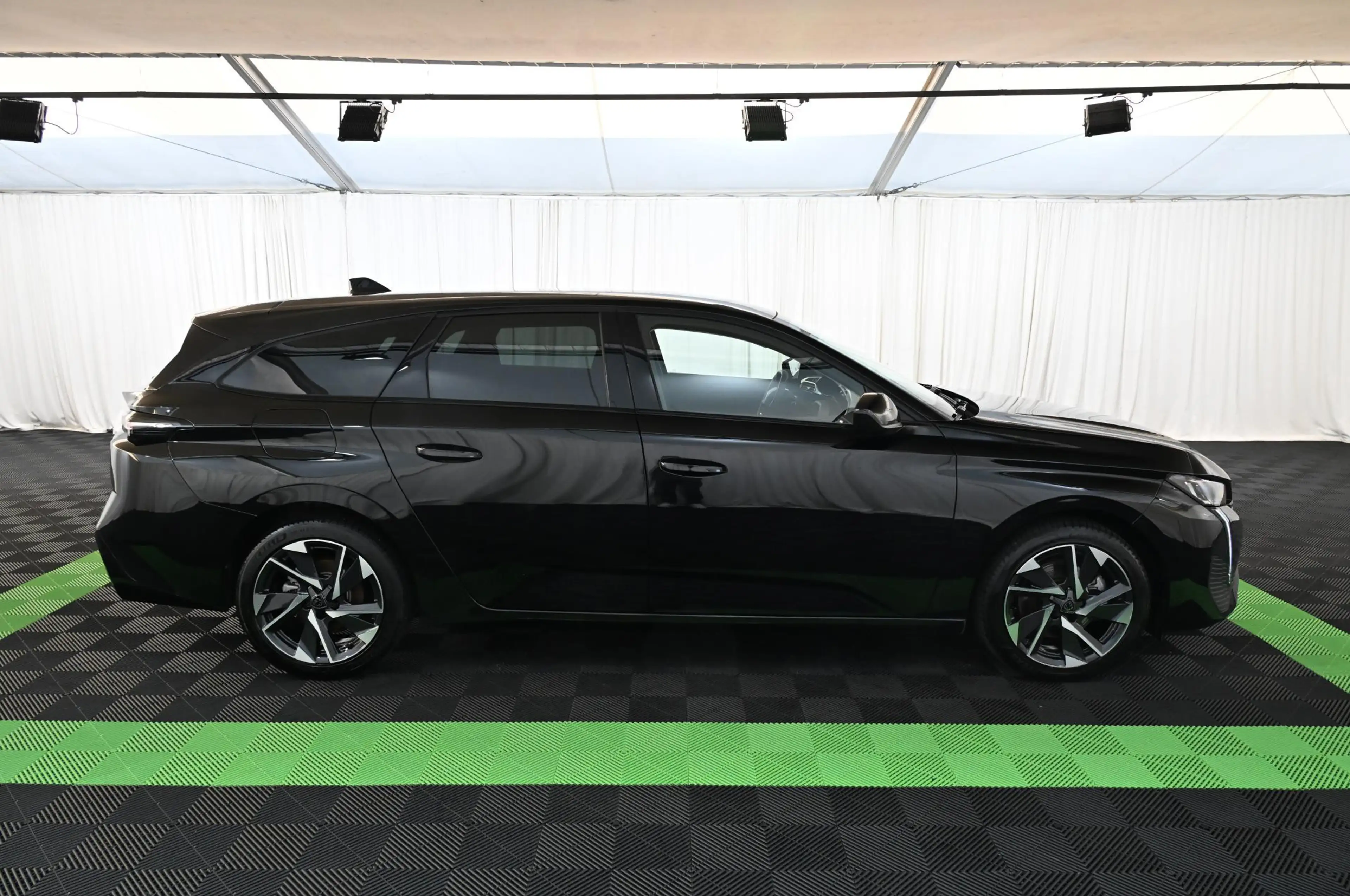 Peugeot 308 SW 1.5 Blue-HDI EAT8 Allure LED/CAR-PLAY/17 — photo 8
