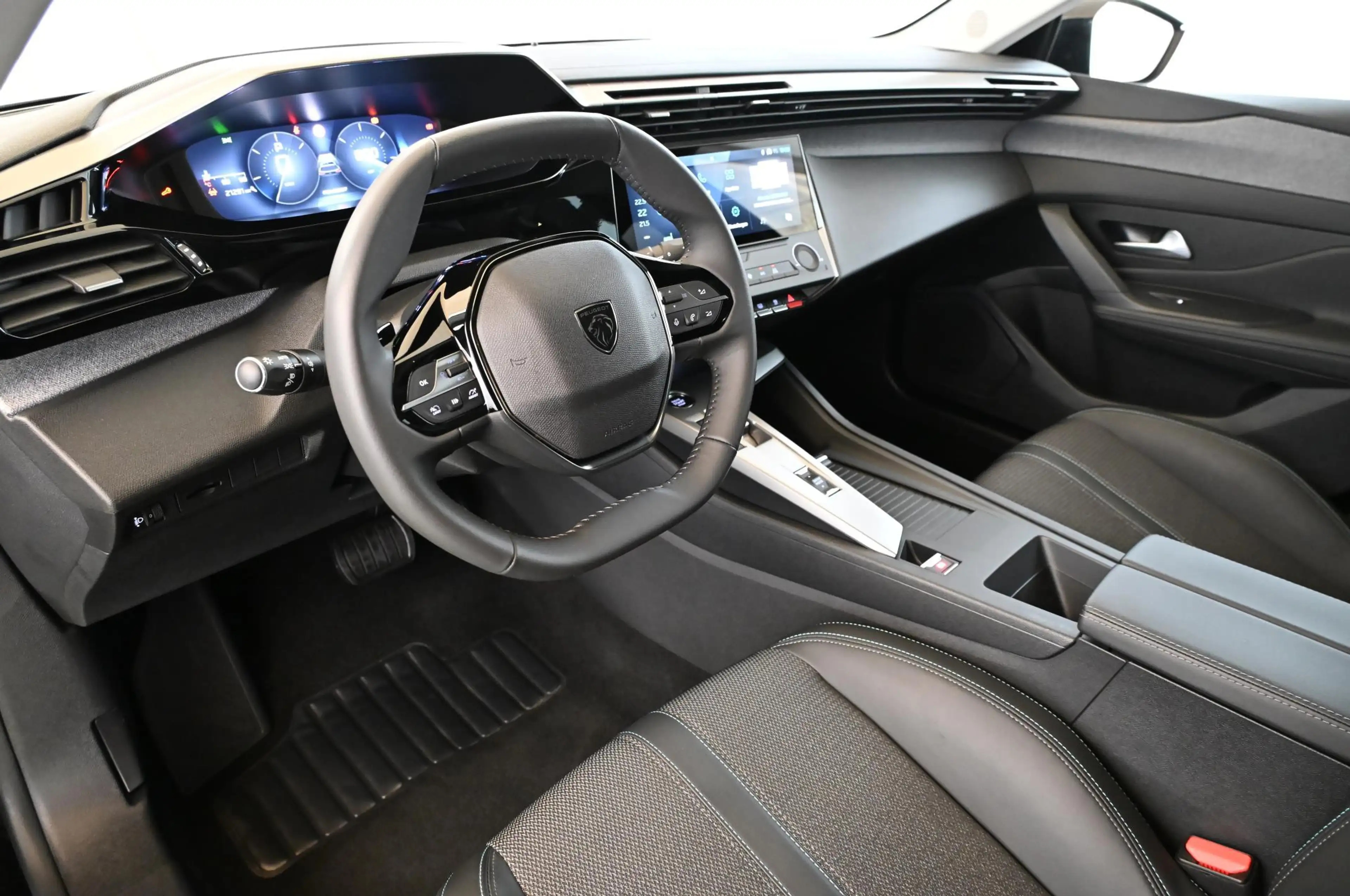 Peugeot 308 SW 1.5 Blue-HDI EAT8 Allure LED/CAR-PLAY/17 — photo 12