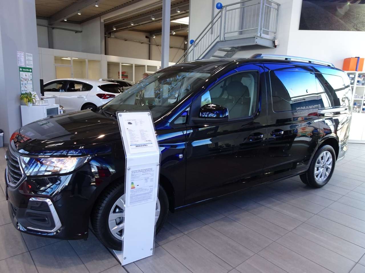 Ford-Tourneo Connect-Titanium L1 IACC*BLIS*KLIMAAUT