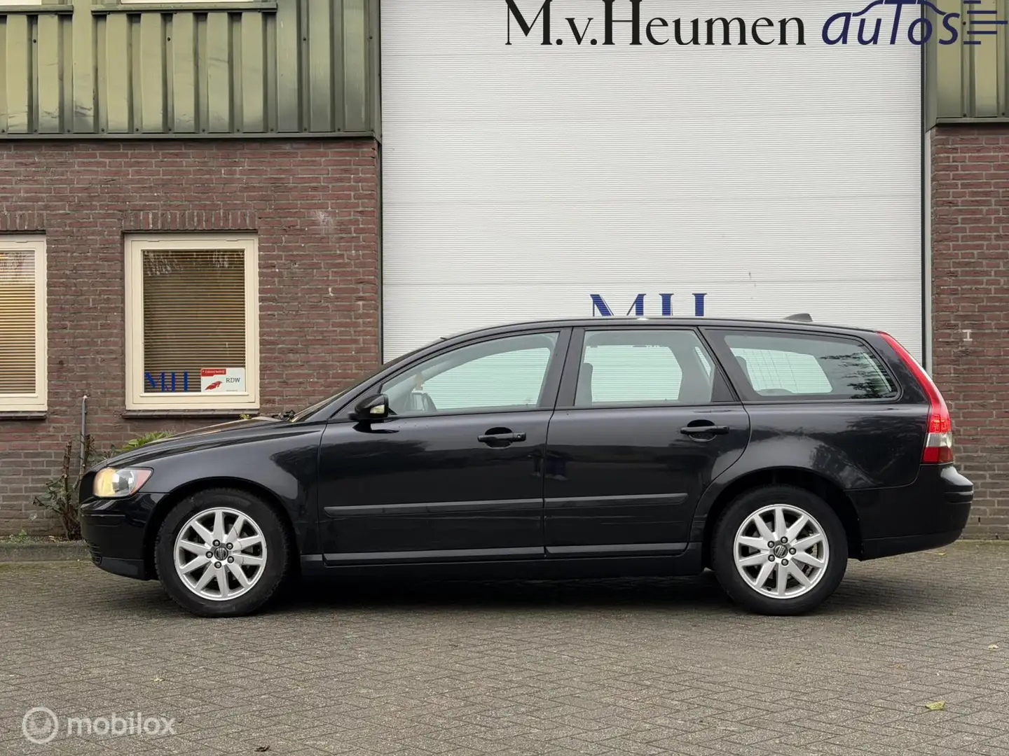 Volvo V50 1.6D Momentum Airco Cruise Stoelverwarming Schwarz - 2