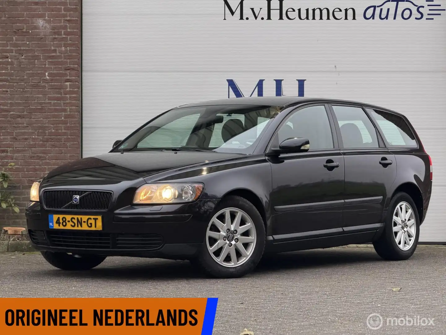 Volvo V50 1.6D Momentum Airco Cruise Stoelverwarming Zwart - 1