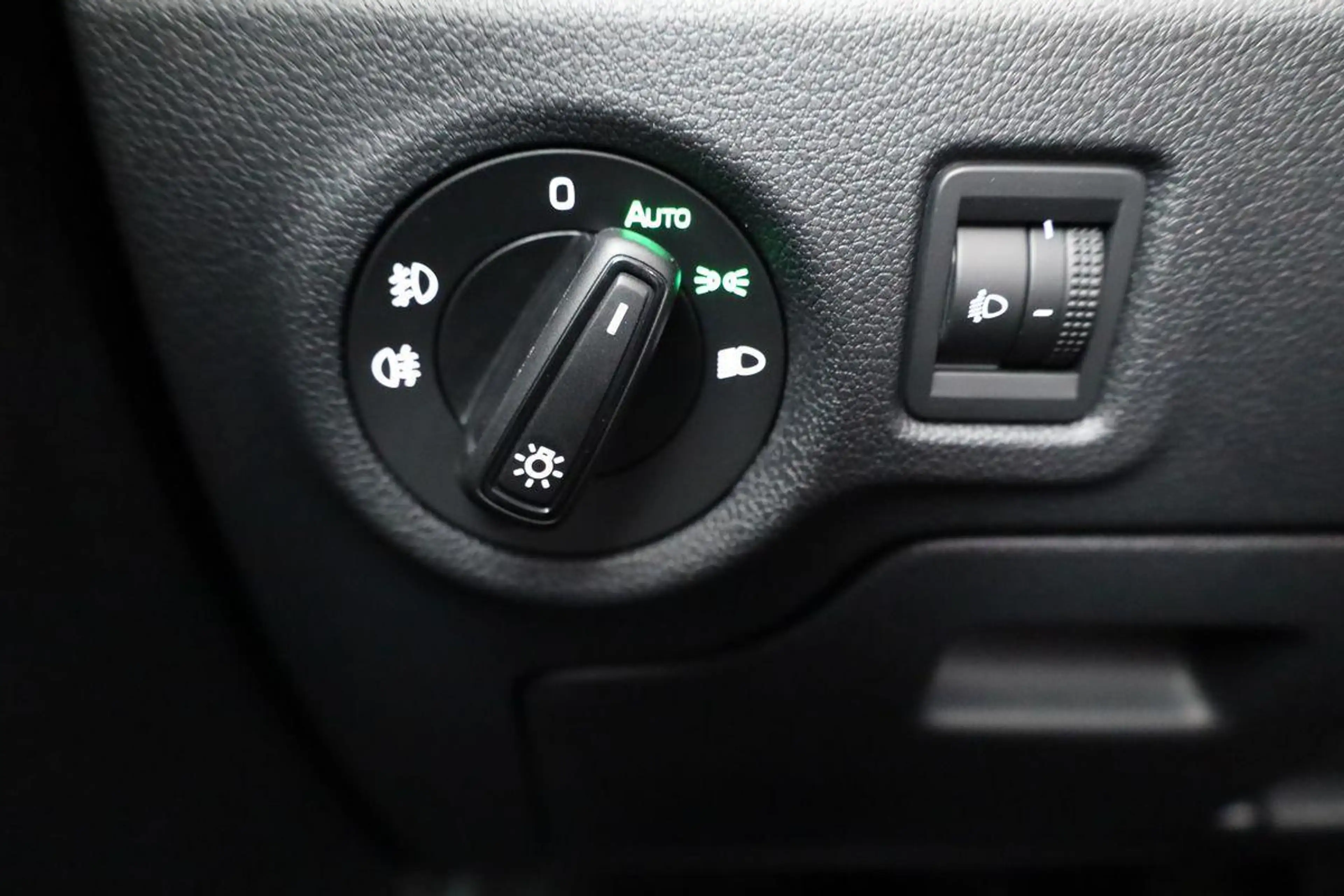 Skoda Fabia Selection 1.0 TSI Selection, AHK, Tempomat, Lad... — photo 7