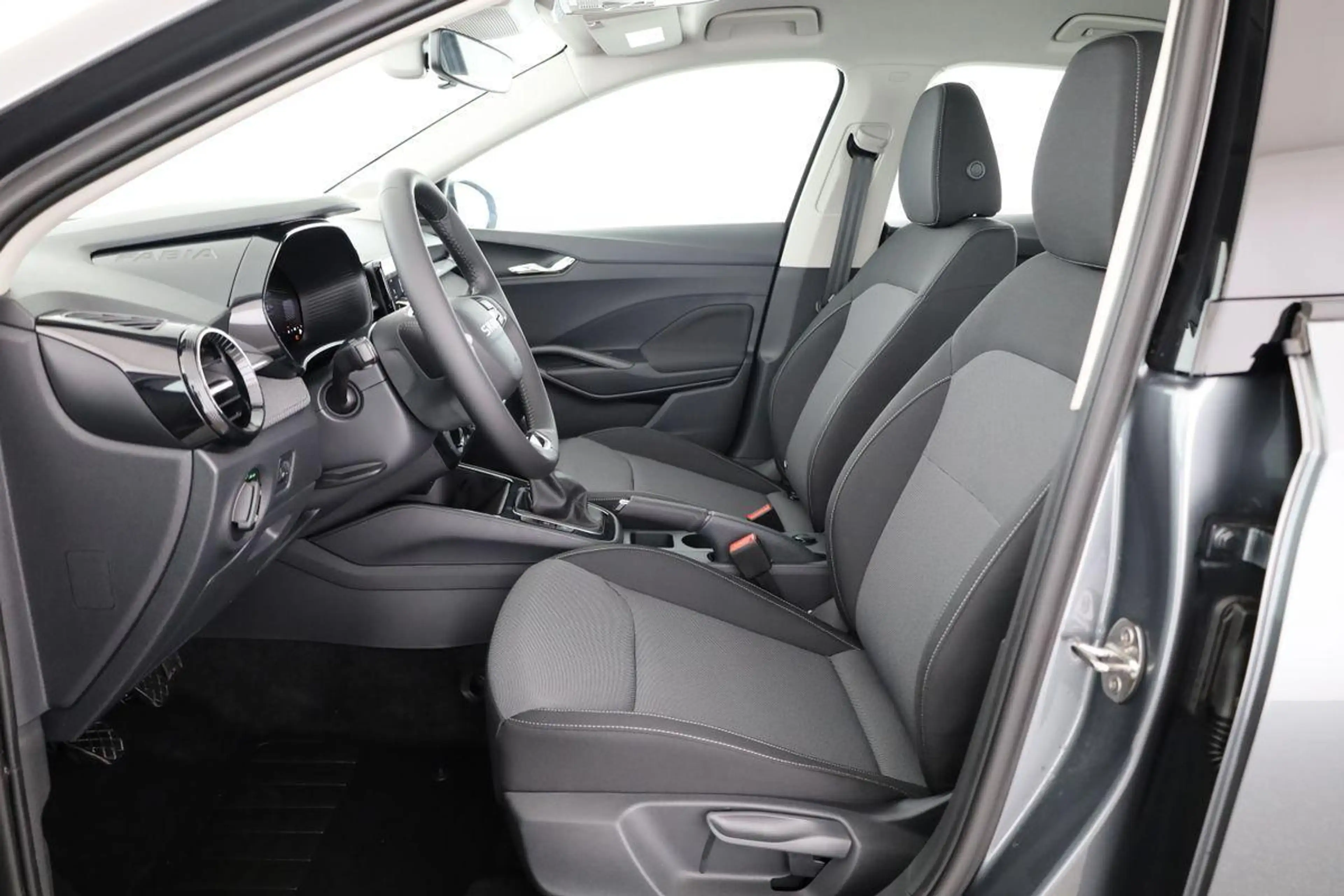 Skoda Fabia Selection 1.0 TSI Selection, AHK, Tempomat, Lad... — photo 9